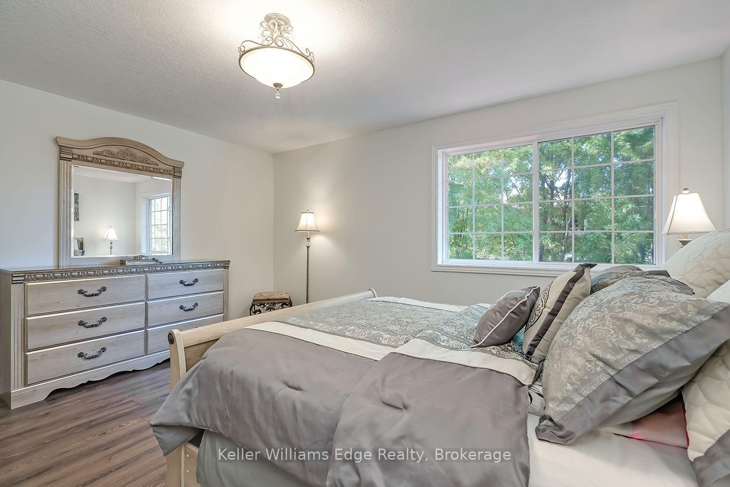 Photo 31 of 46 Sunnycroft Court W, Hamilton, Waterdown — HOMEH