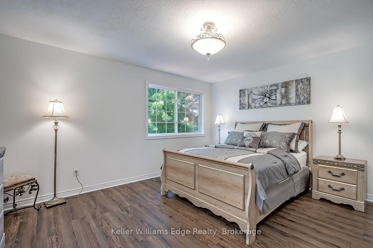 Photo 32 of 46 Sunnycroft Court W, Hamilton, Waterdown — HOMEH