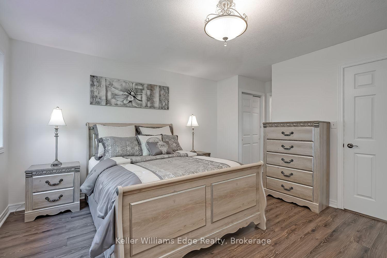 Photo 33 of 46 Sunnycroft Court W, Hamilton, Waterdown — HOMEH