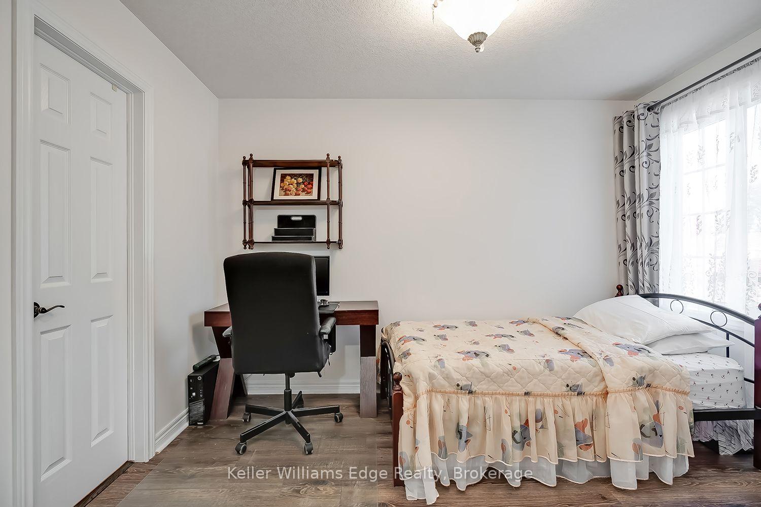 Photo 36 of 46 Sunnycroft Court W, Hamilton, Waterdown — HOMEH