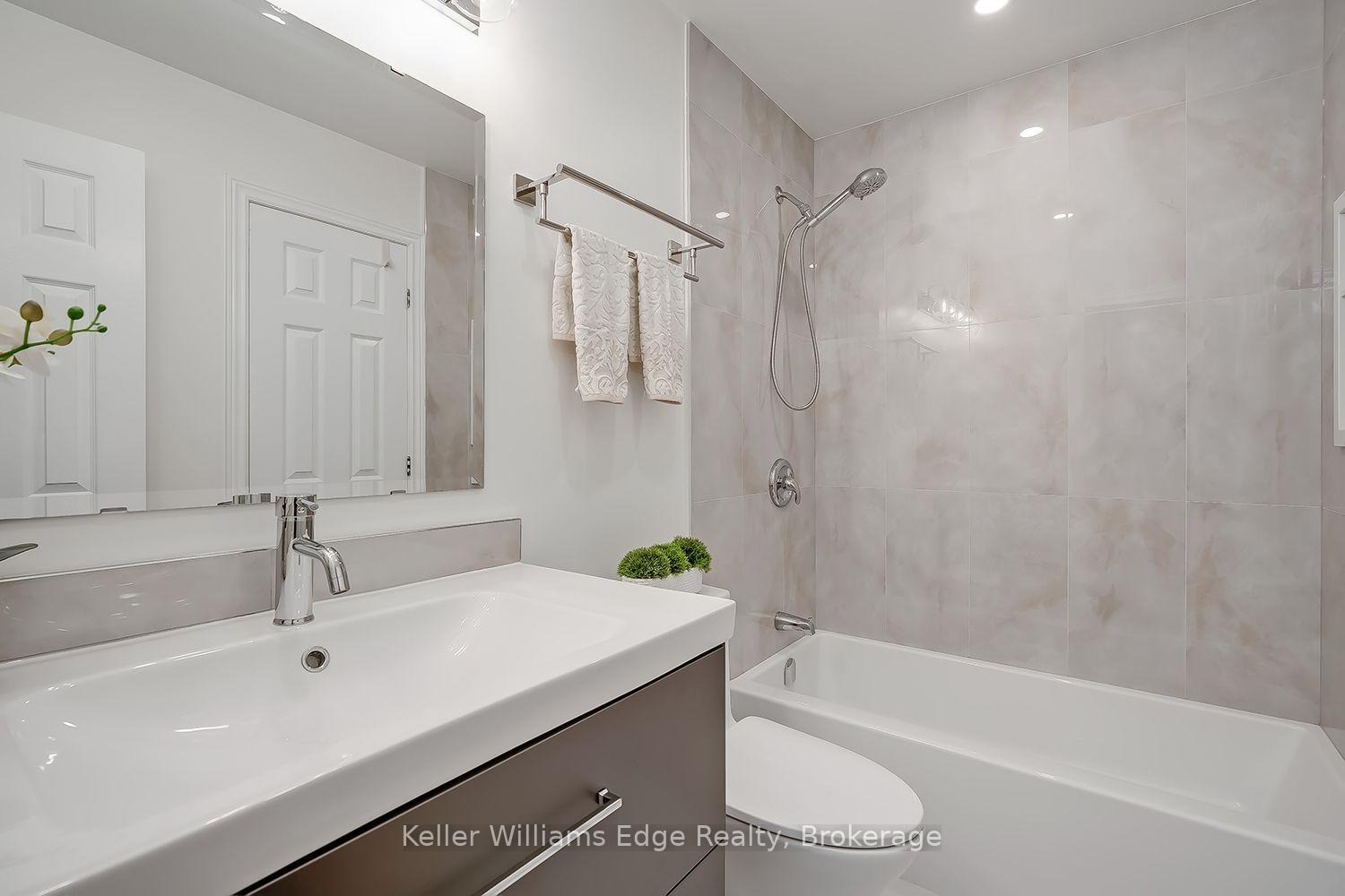 Photo 40 of 46 Sunnycroft Court W, Hamilton, Waterdown — HOMEH