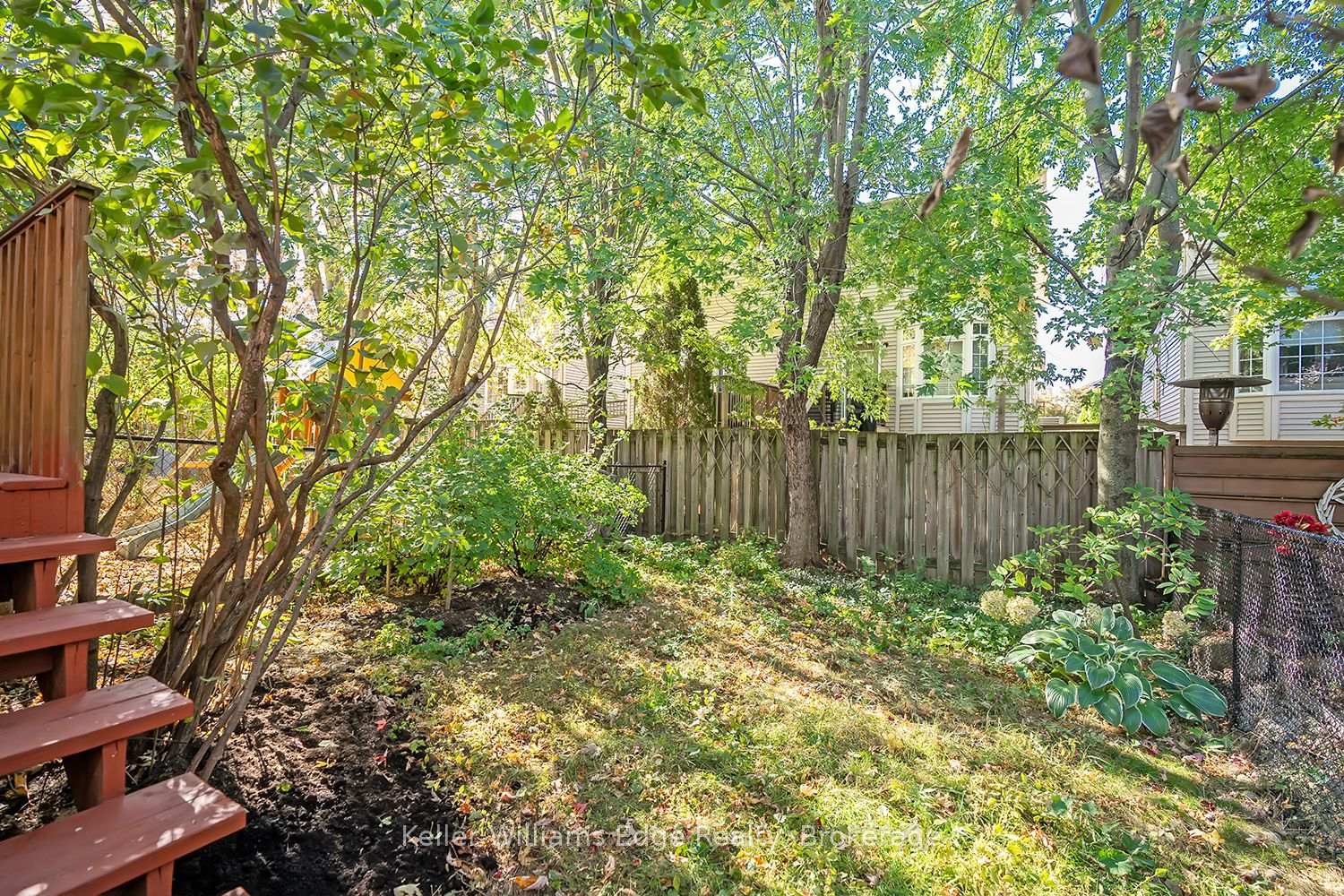 Photo 48 of 46 Sunnycroft Court W, Hamilton, Waterdown — HOMEH