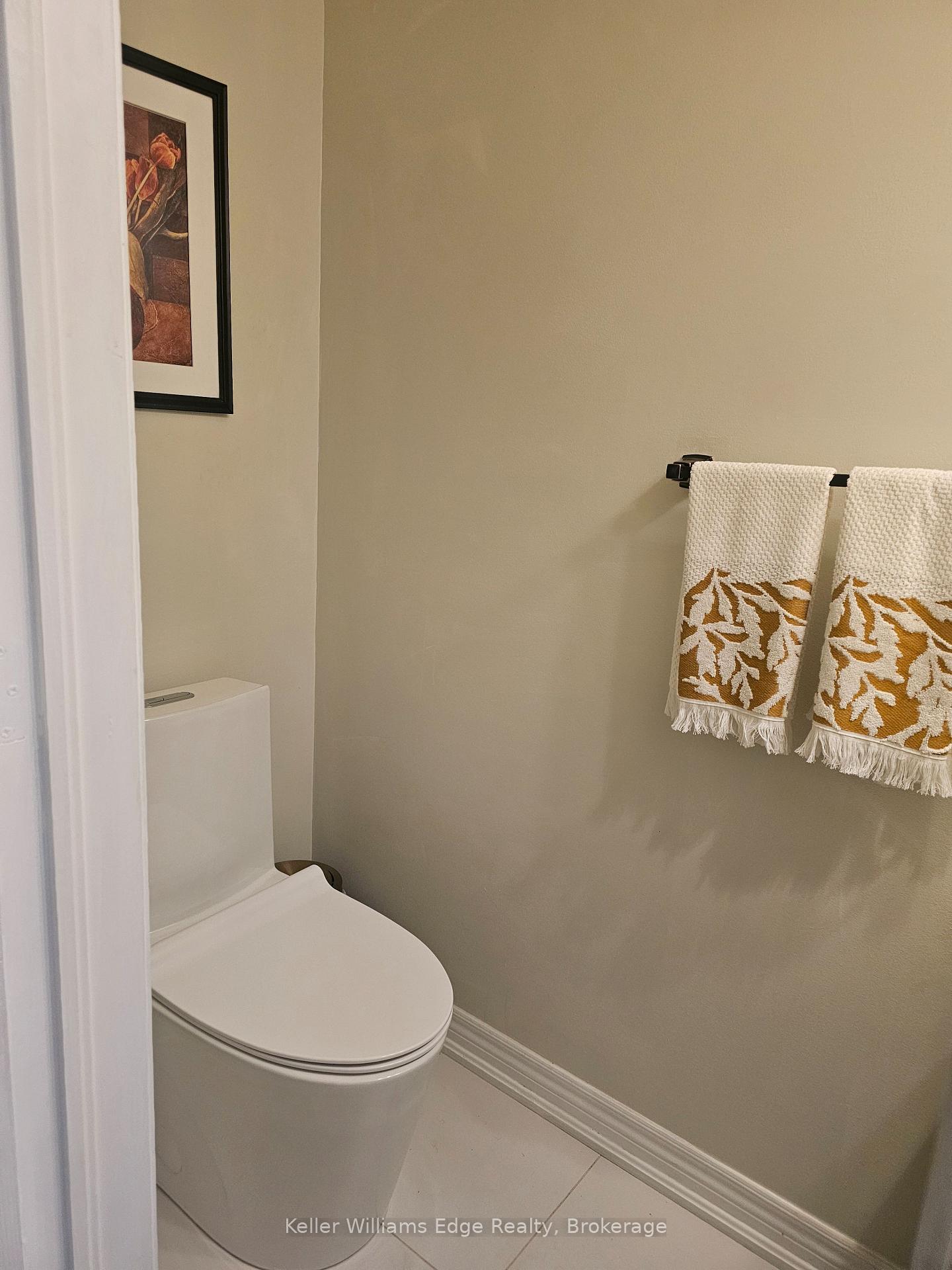 Photo 13 of 46 Sunnycroft Court W, Hamilton, Waterdown — HOMEH