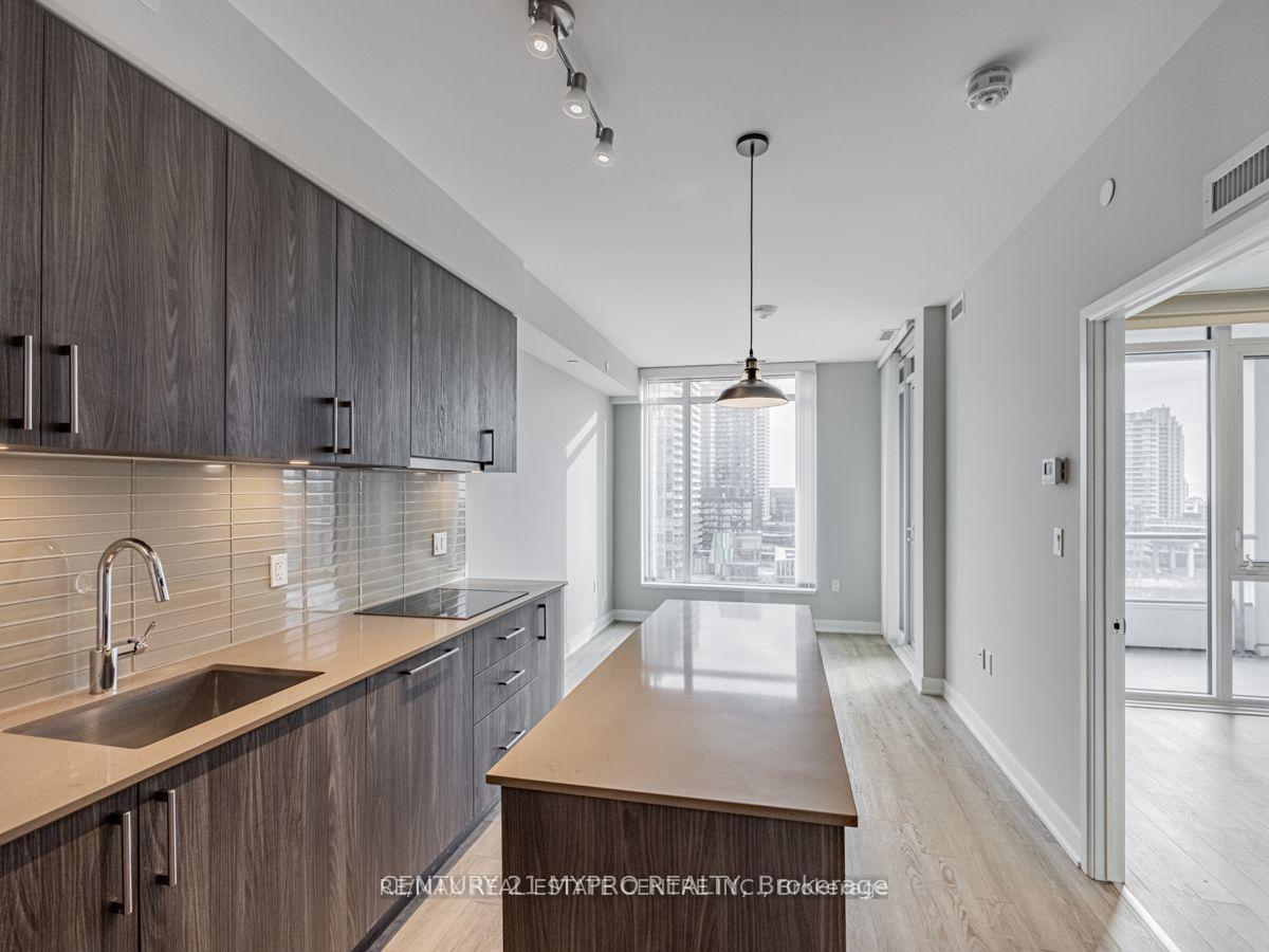Photo 3 of Unit 901W, 27 Bathurst Street, Toronto, Waterfront Communities — HOMEH