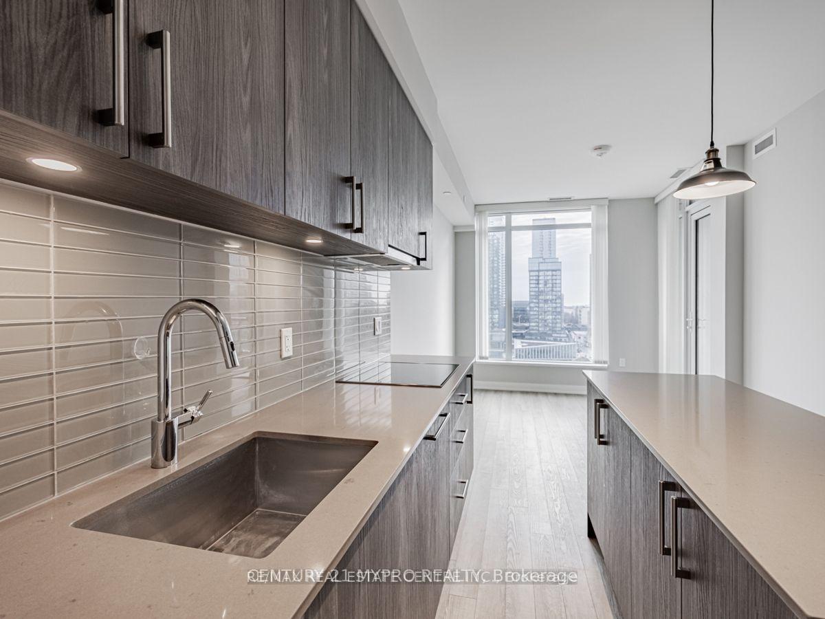 Photo 7 of Unit 901W, 27 Bathurst Street, Toronto, Waterfront Communities — HOMEH