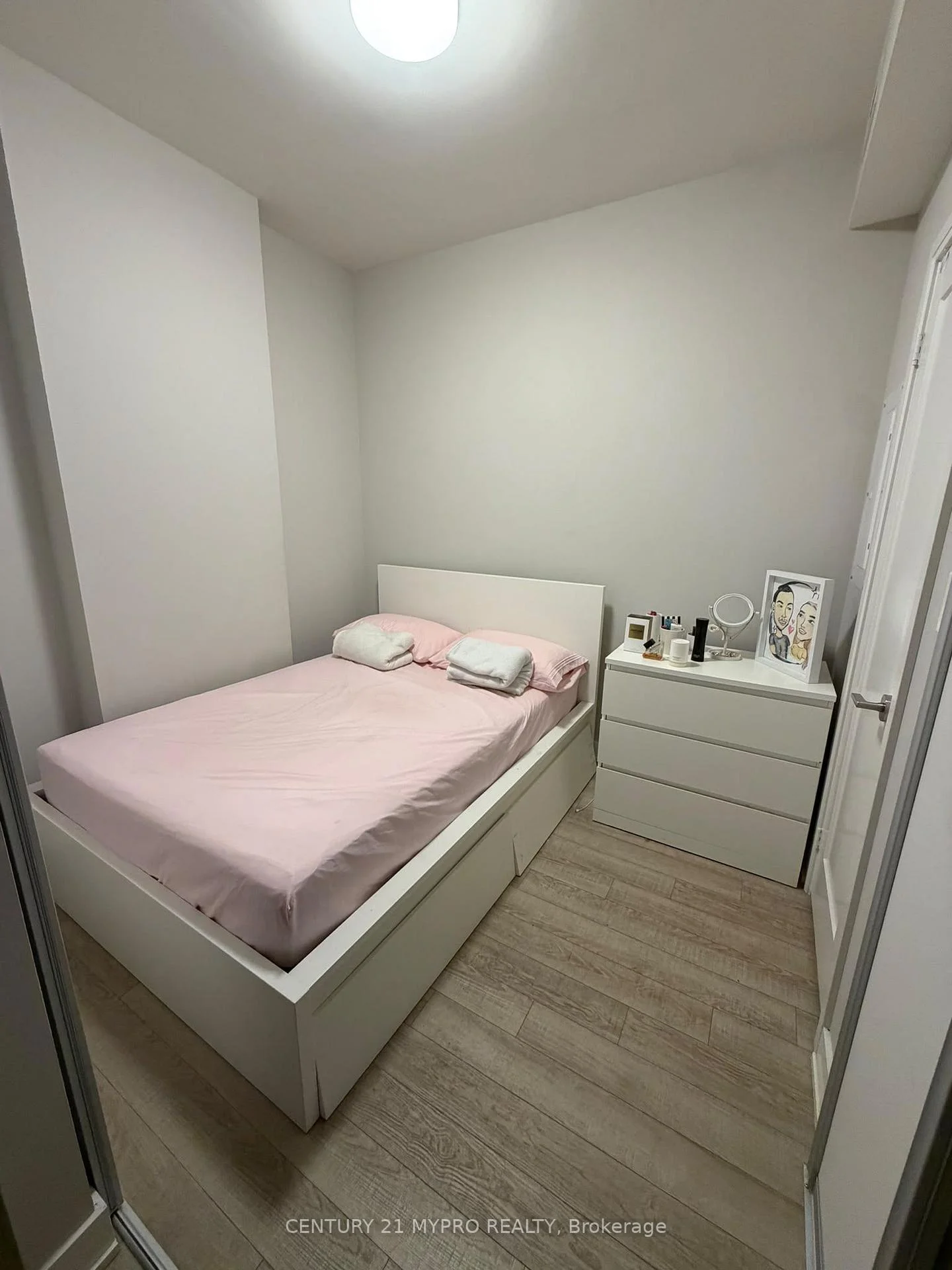 Photo 13 of Unit 901W, 27 Bathurst Street, Toronto, Waterfront Communities — HOMEH