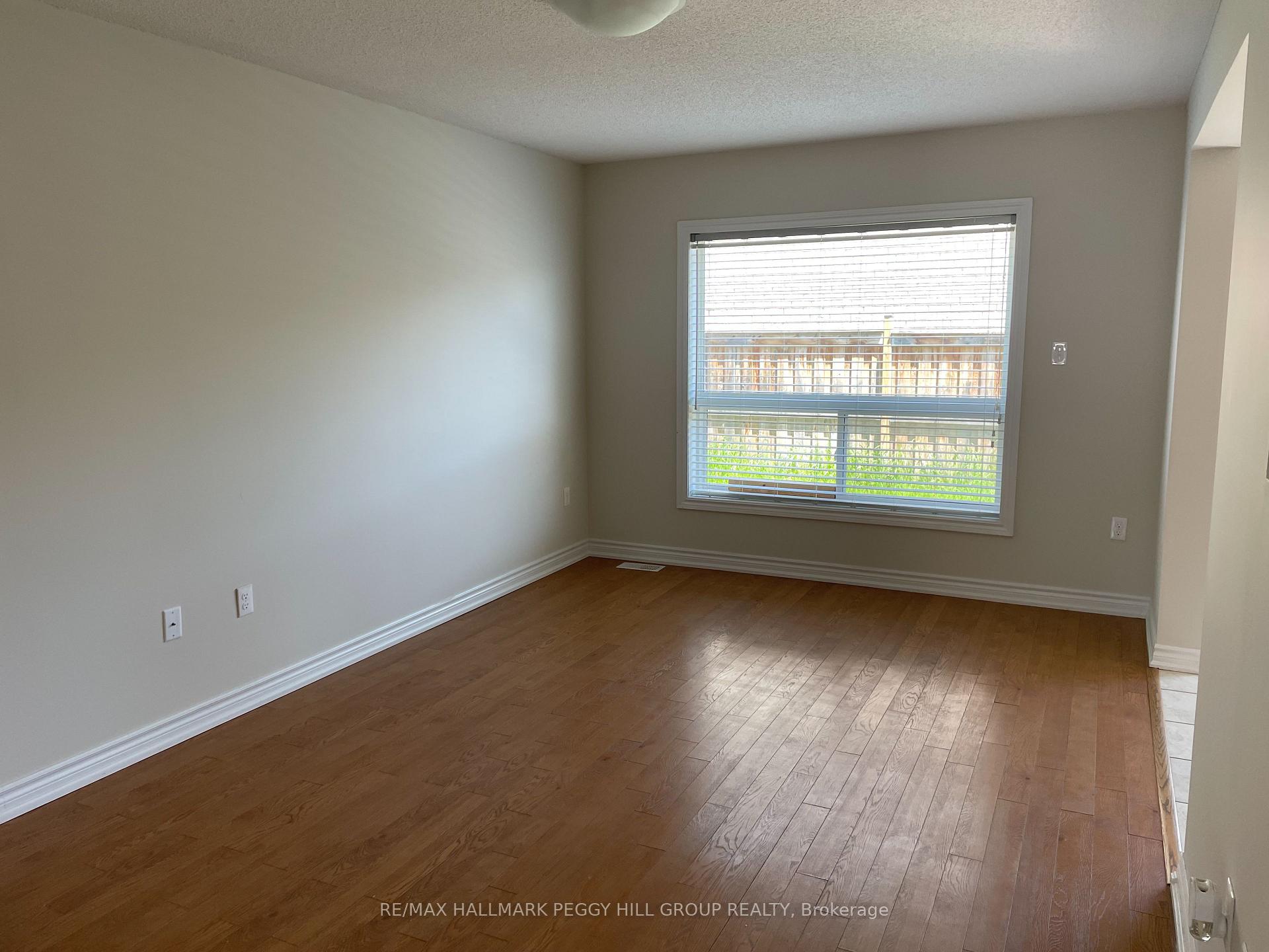 Photo 2 of 20 Crew Court, Barrie, Ardagh — HOMEH