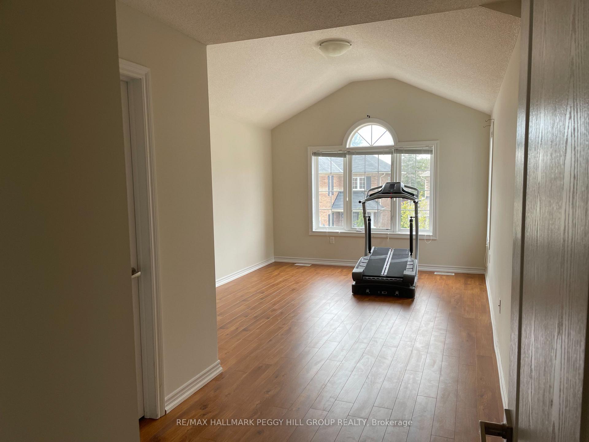 Photo 4 of 20 Crew Court, Barrie, Ardagh — HOMEH