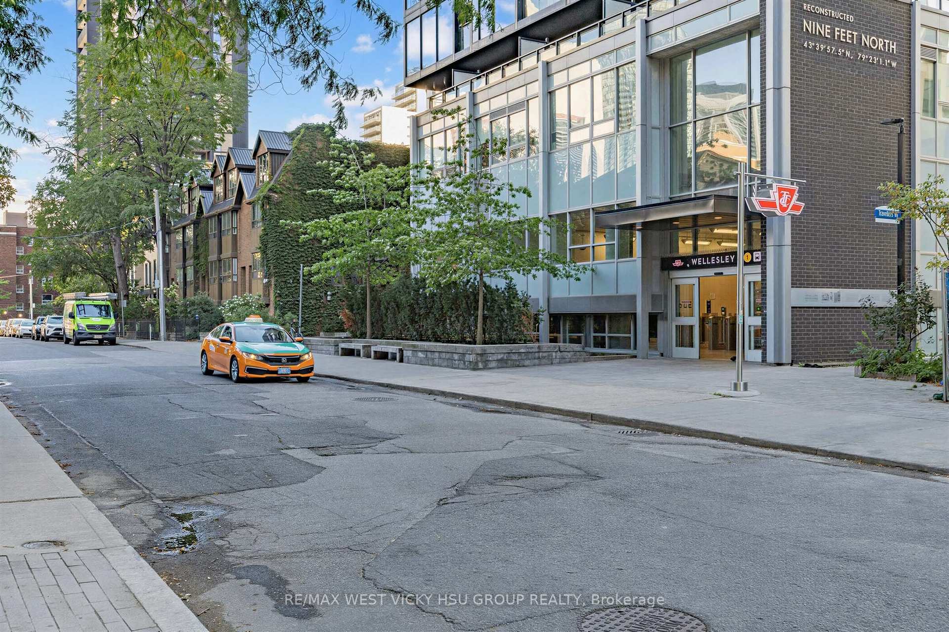 Photo 2 of Unit 305, 17 Dundonald Street, Toronto, Church-Yonge Corridor — HOMEH