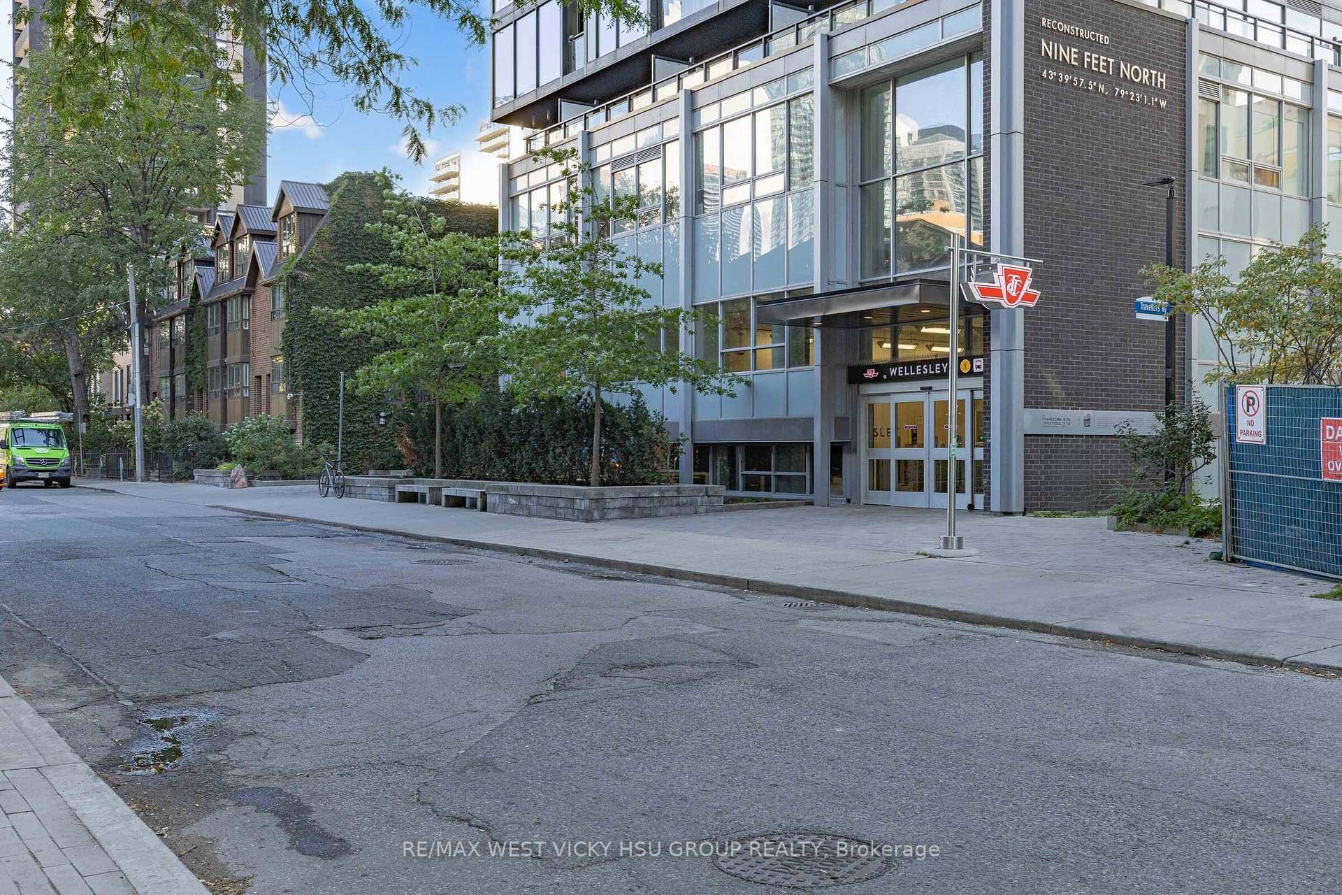 Photo 3 of Unit 305, 17 Dundonald Street, Toronto, Church-Yonge Corridor — HOMEH