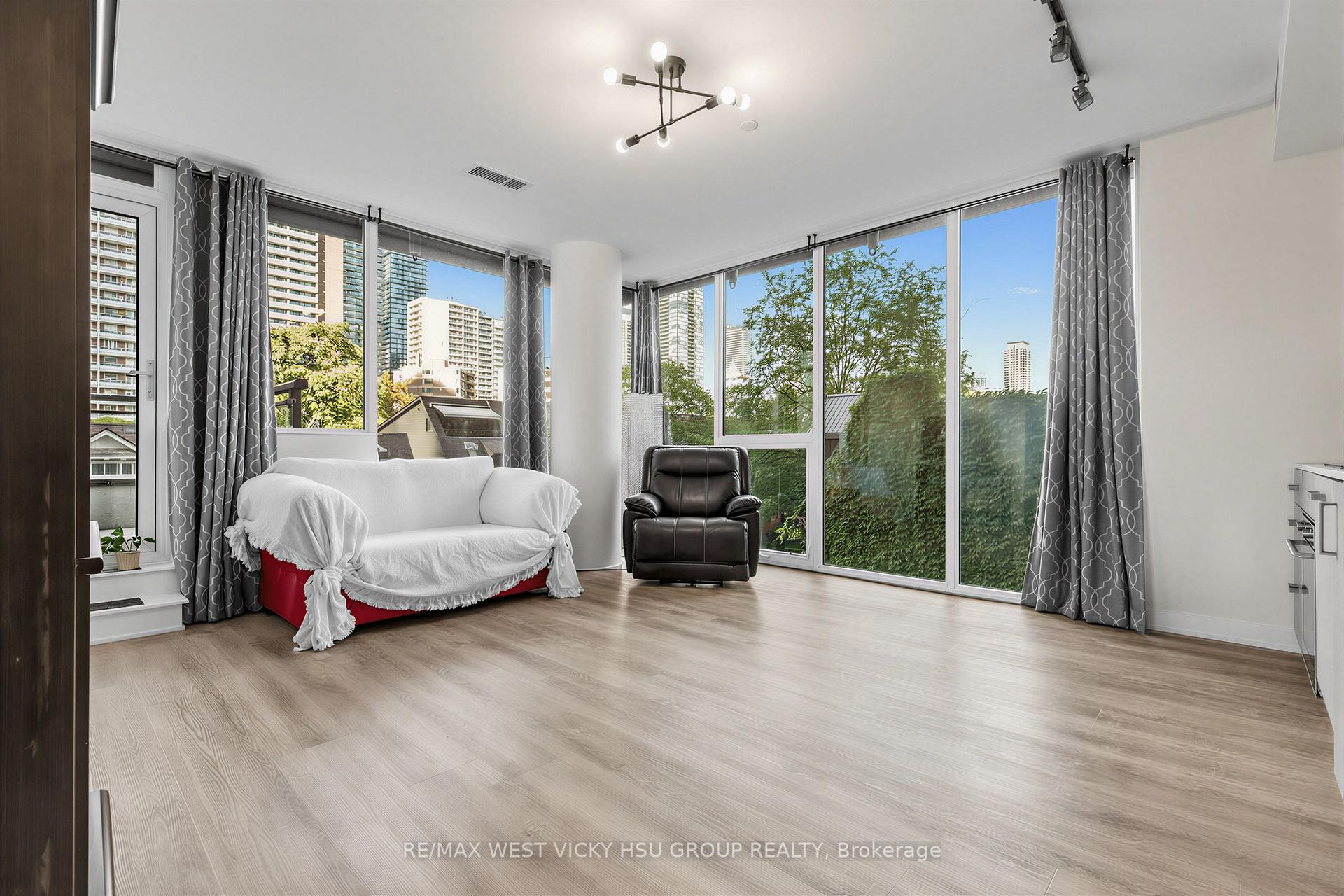 Photo 5 of Unit 305, 17 Dundonald Street, Toronto, Church-Yonge Corridor — HOMEH
