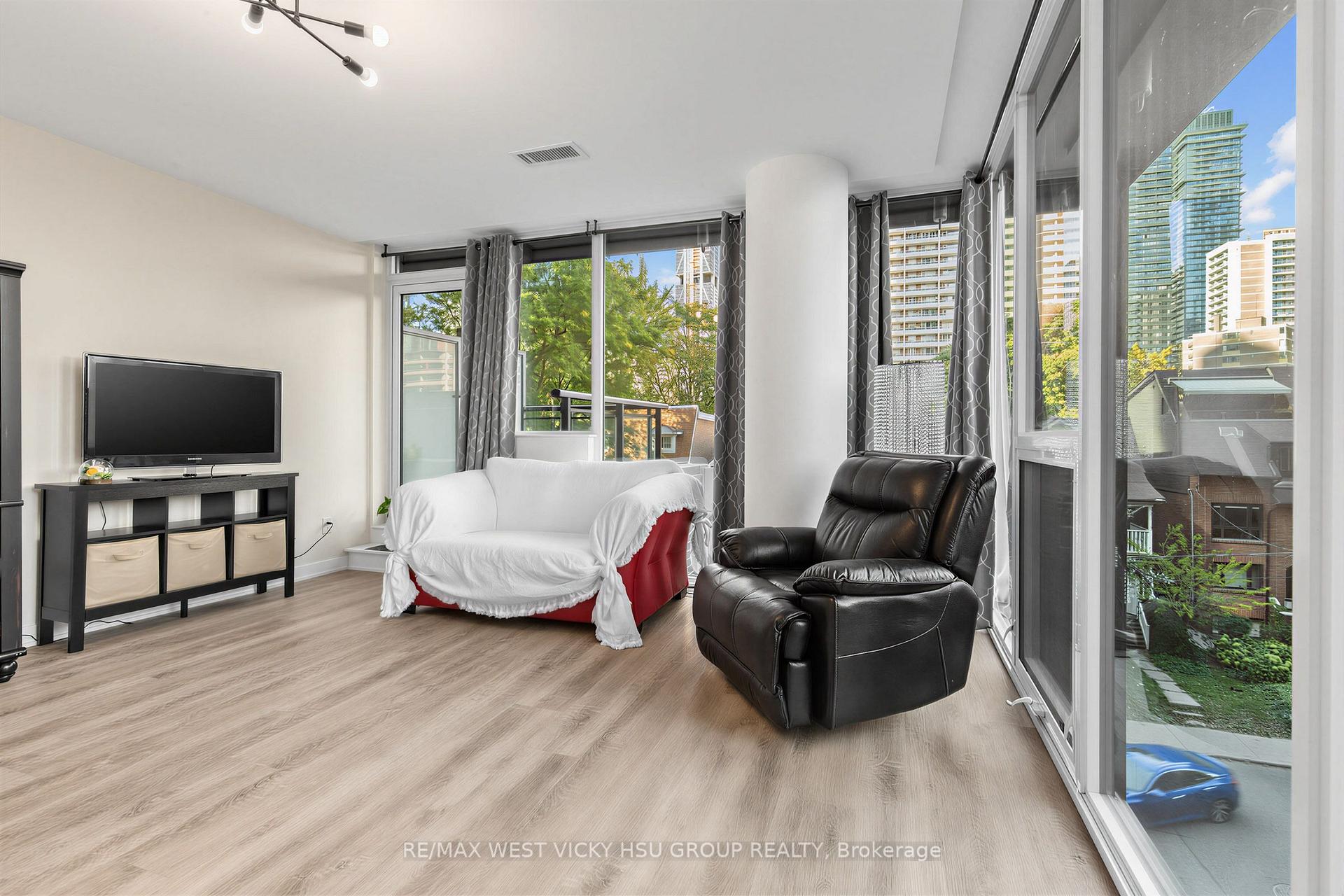 Photo 11 of Unit 305, 17 Dundonald Street, Toronto, Church-Yonge Corridor — HOMEH