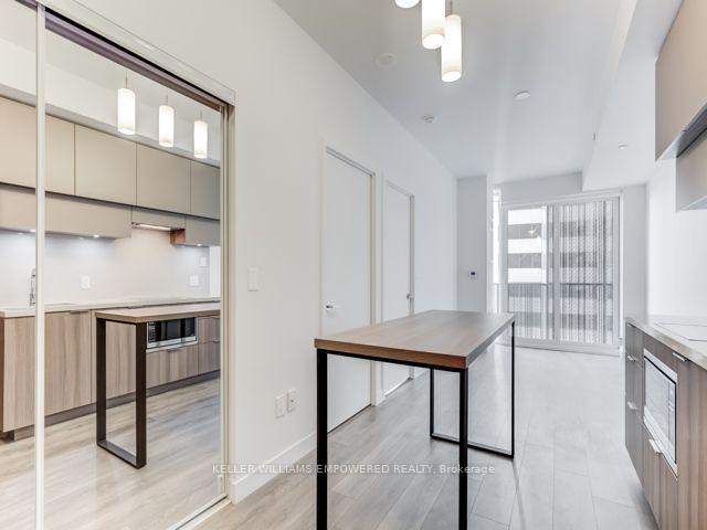 Photo 4 of Unit 2103, 8 Eglinton Avenue E, Toronto, Mount Pleasant West — HOMEH