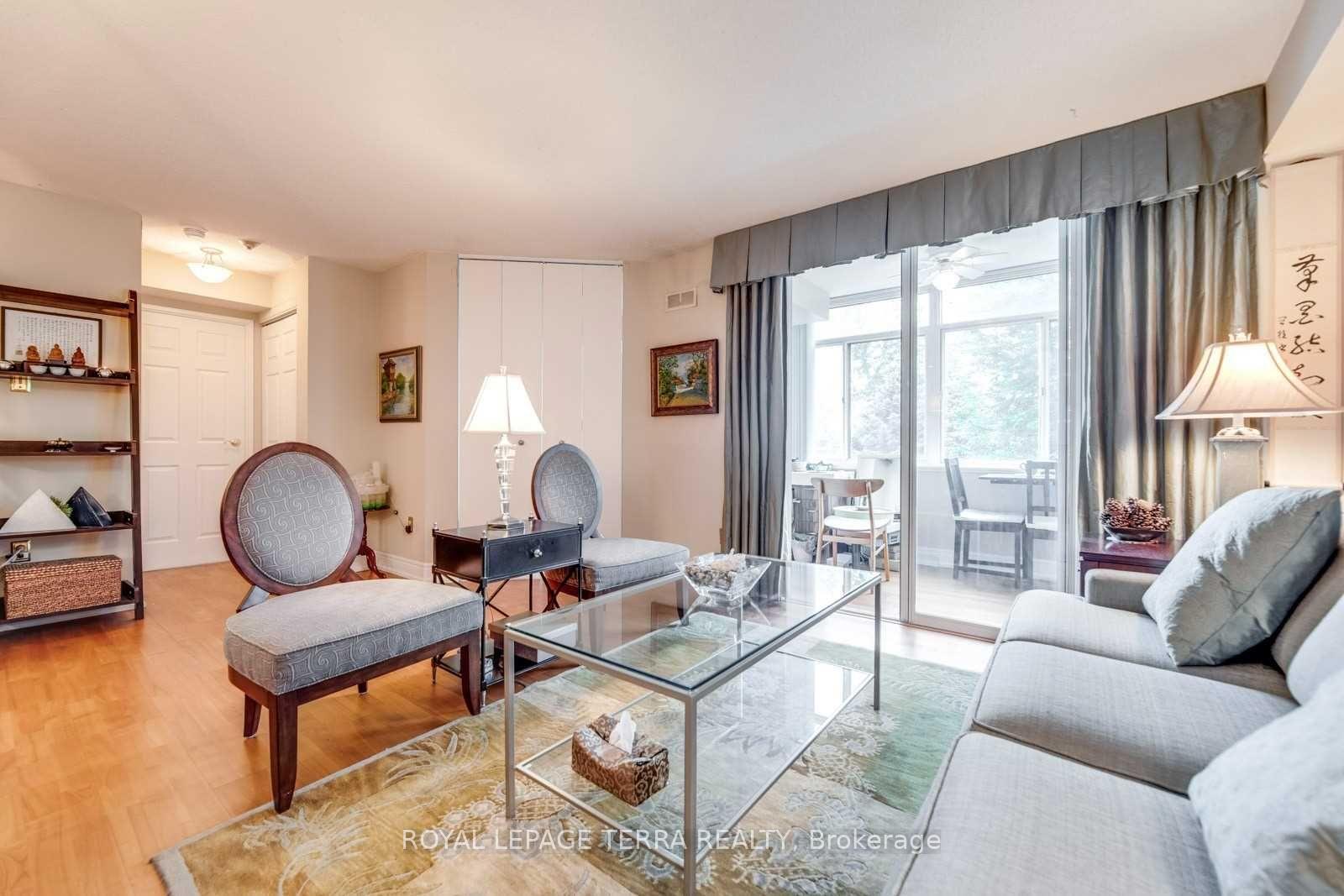 Photo 4 of Unit 201, 300 Webb Drive, Mississauga, City Centre — HOMEH