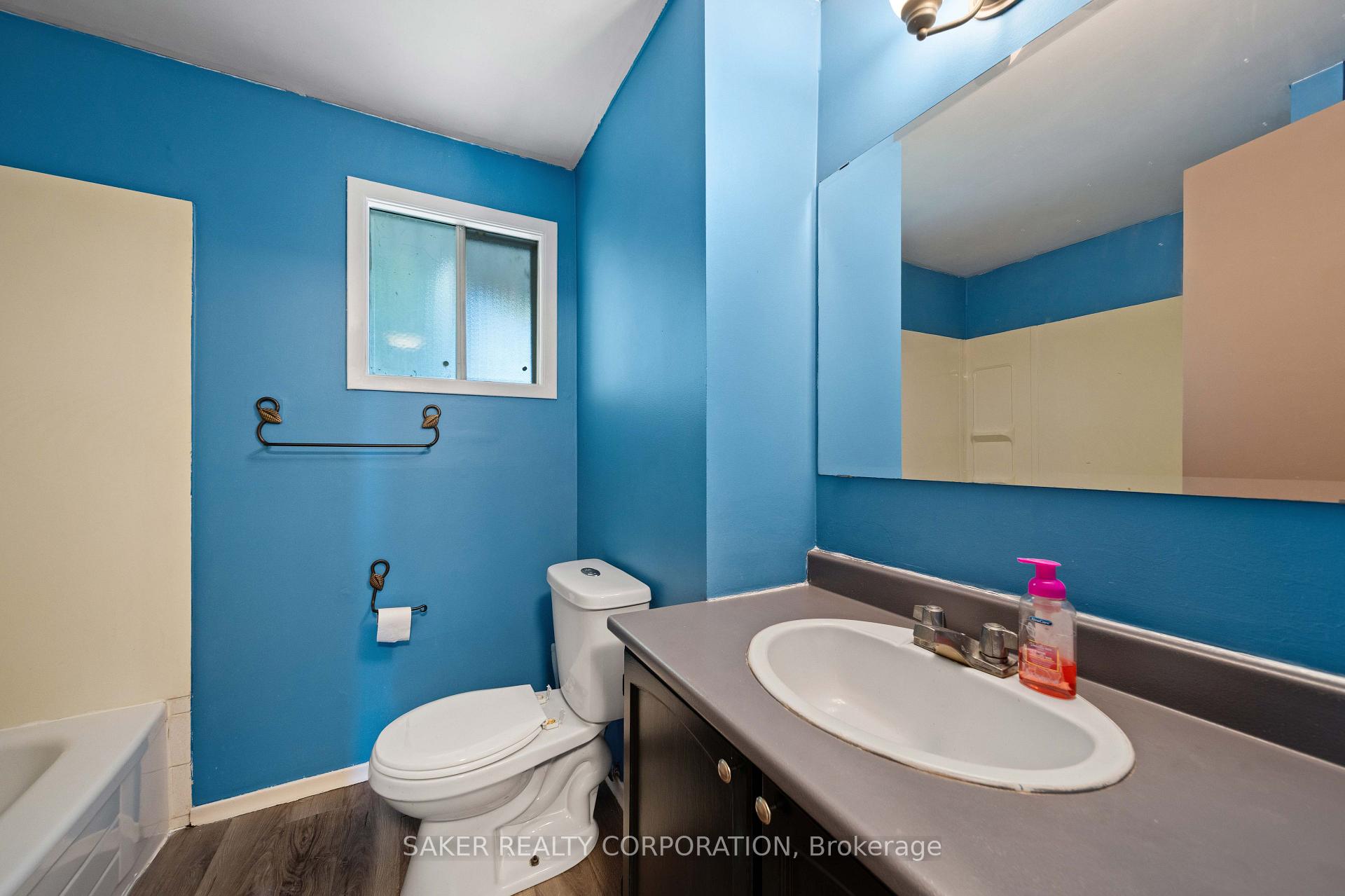 Photo 20 of 72 Inverary Road, London, North I — HOMEH
