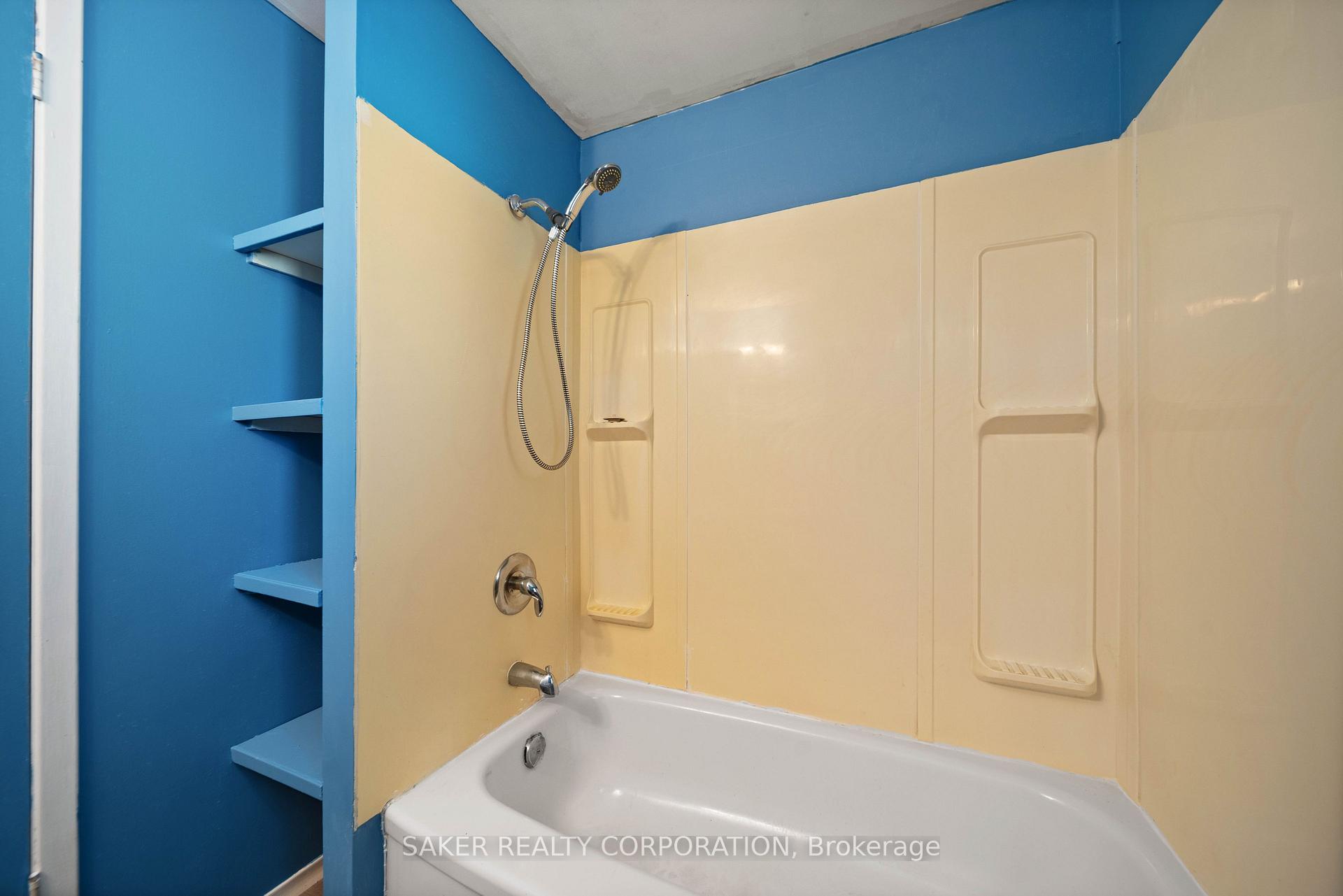 Photo 21 of 72 Inverary Road, London, North I — HOMEH