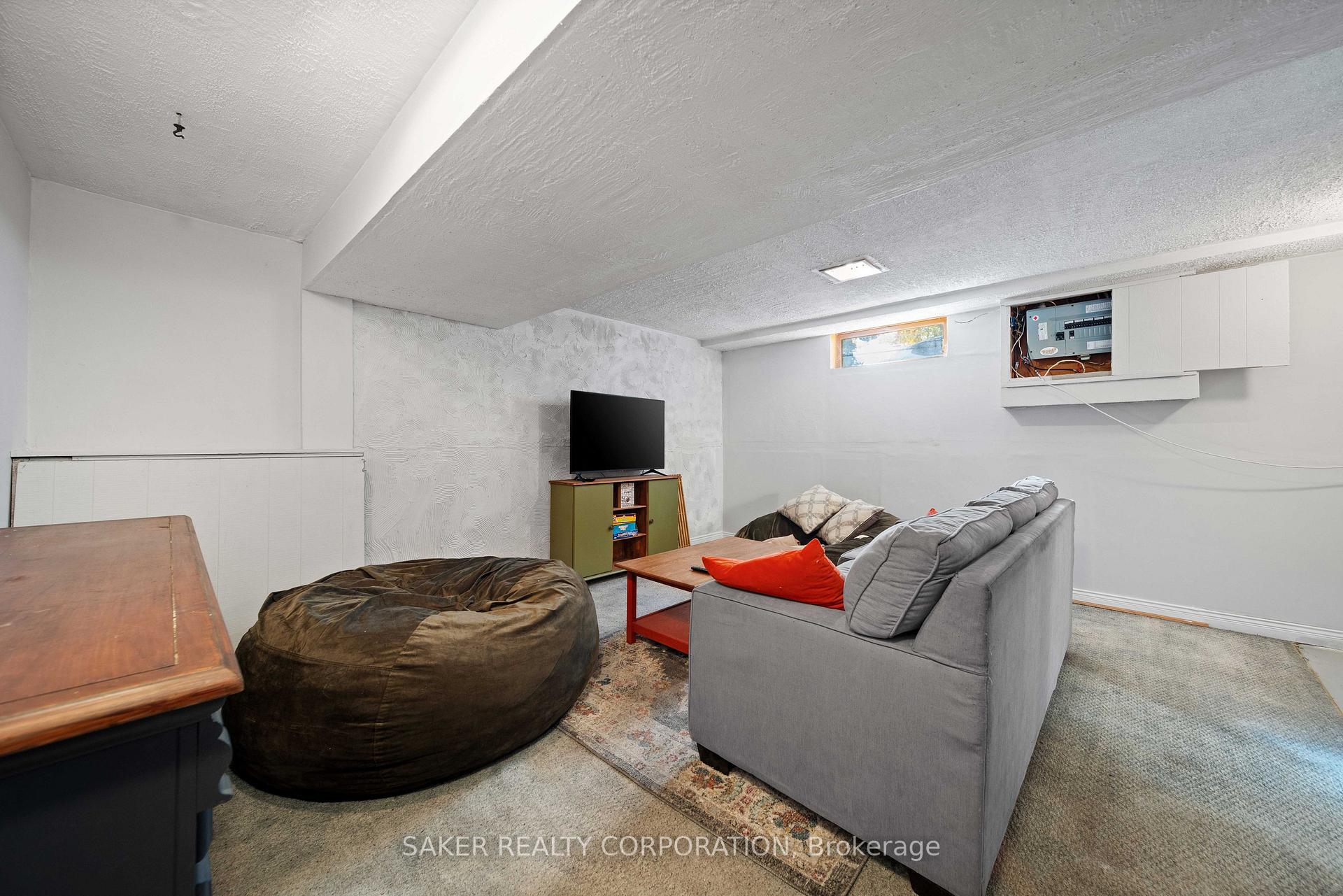 Photo 23 of 72 Inverary Road, London, North I — HOMEH