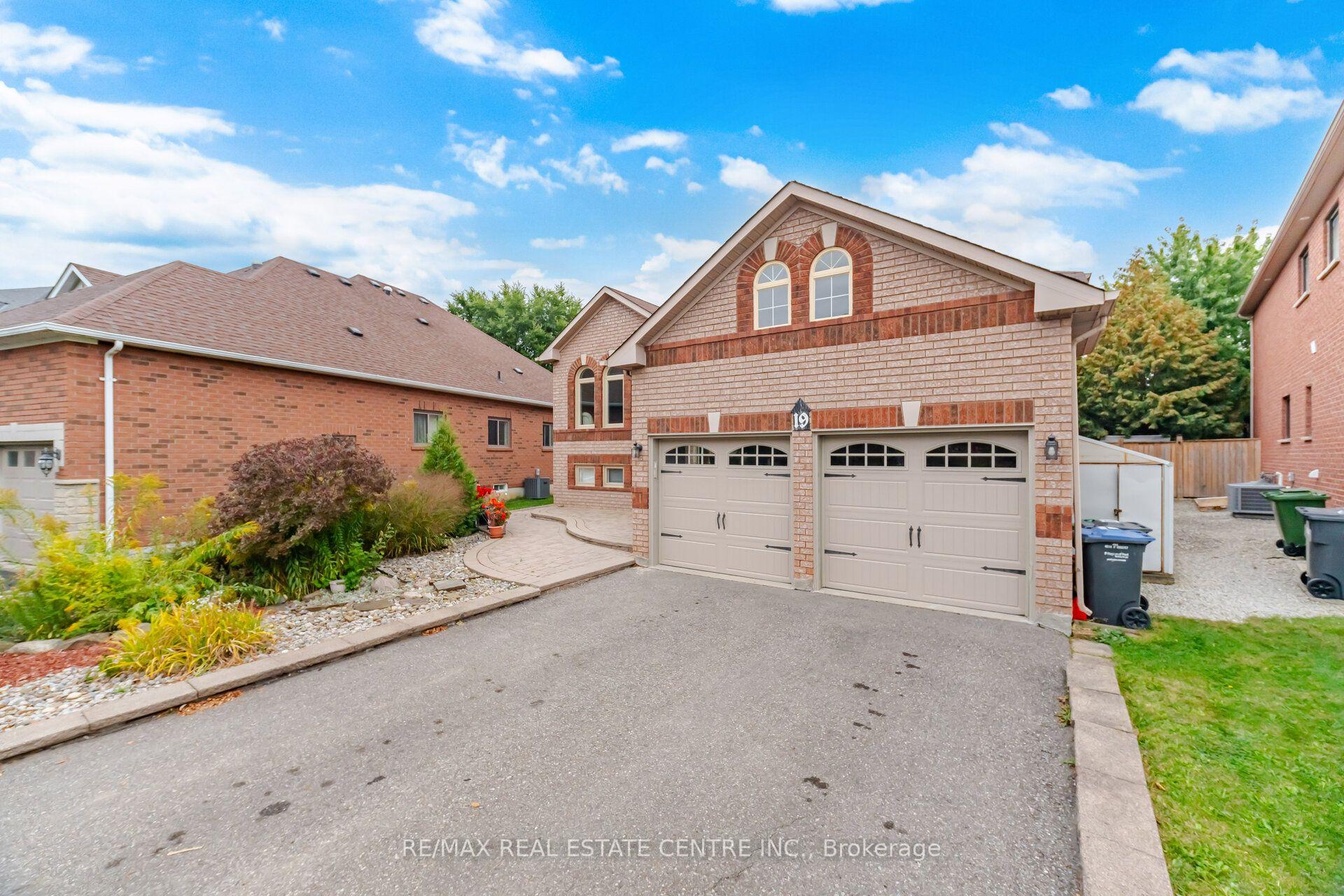 Photo 2 of 19 Amberdale Court, Caledon, Rural Caledon — HOMEH