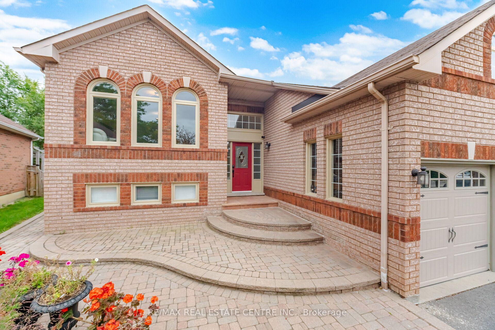 Photo 3 of 19 Amberdale Court, Caledon, Rural Caledon — HOMEH