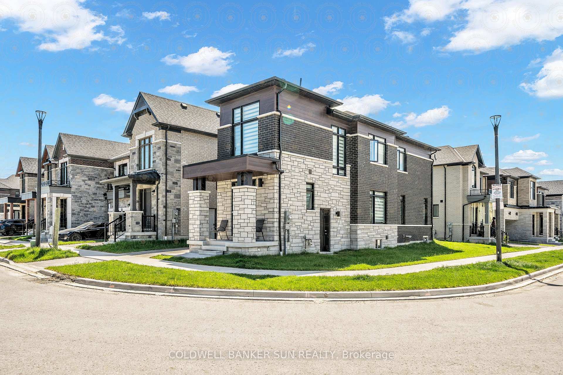 Photo 3 of 1059 Pisces Trail, Pickering, Rural Pickering — HOMEH