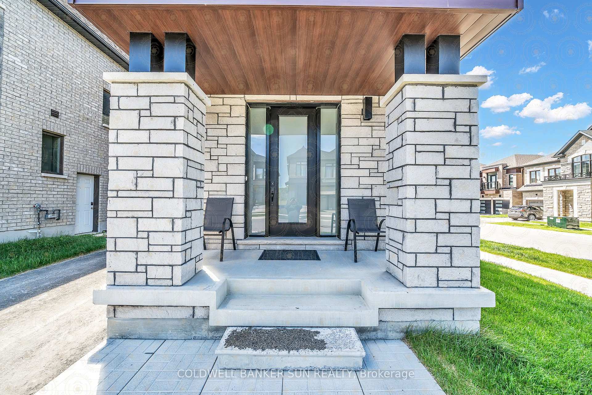 Photo 4 of 1059 Pisces Trail, Pickering, Rural Pickering — HOMEH