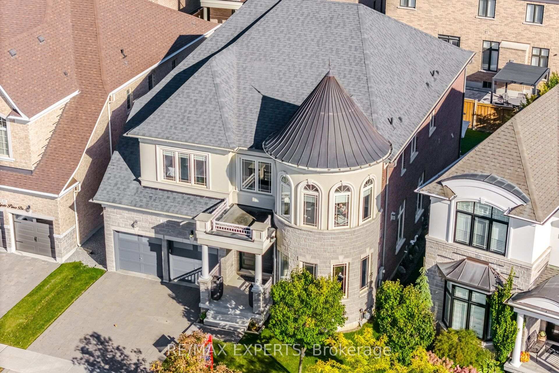 Photo 4 of 91 Woodgate Pines Drive, Vaughan, Kleinburg — HOMEH