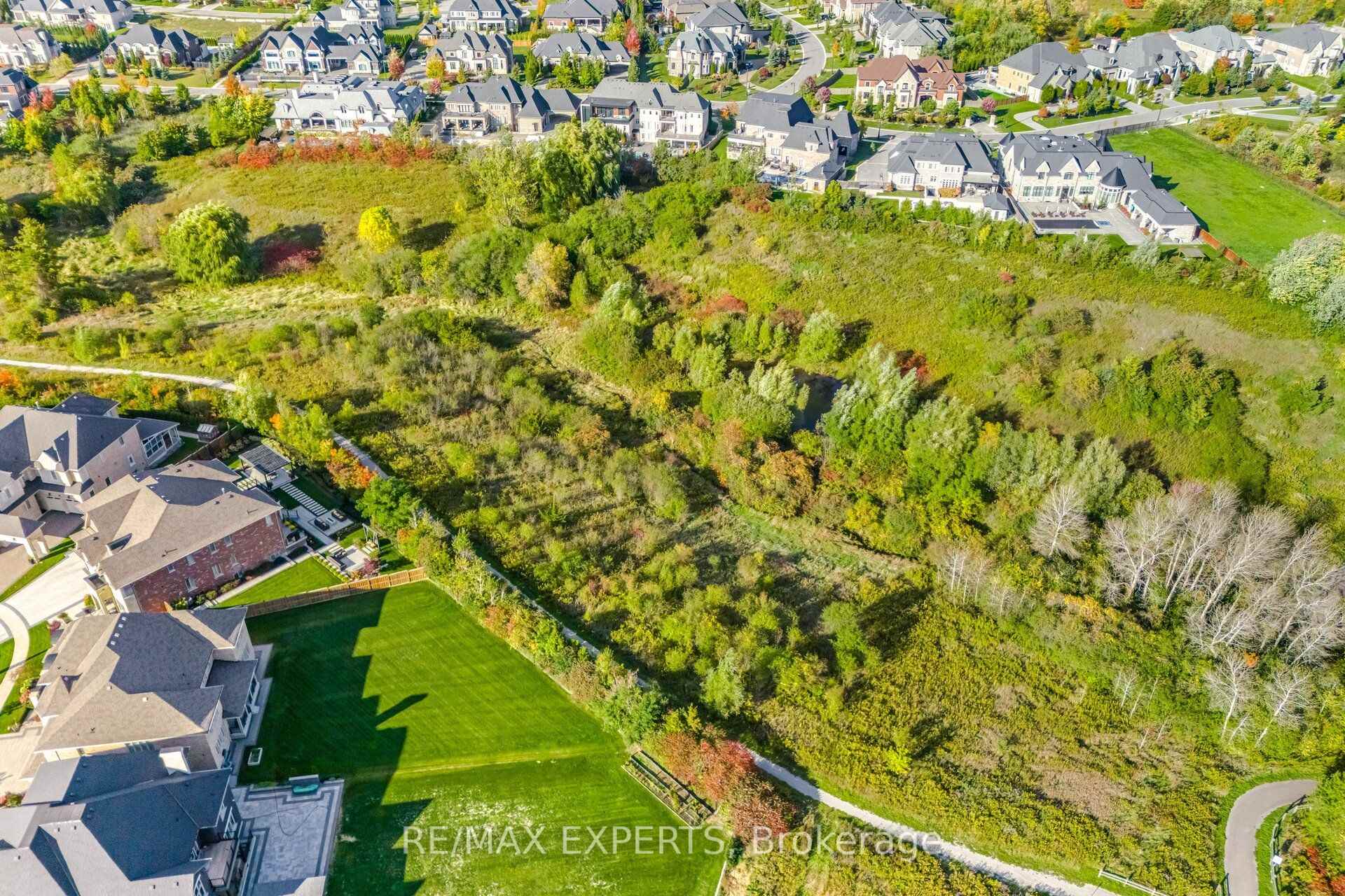 Photo 6 of 91 Woodgate Pines Drive, Vaughan, Kleinburg — HOMEH