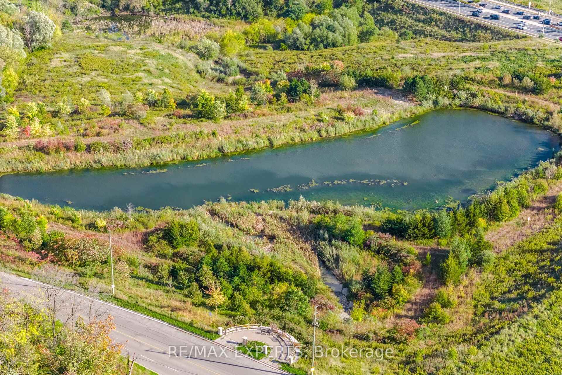 Photo 7 of 91 Woodgate Pines Drive, Vaughan, Kleinburg — HOMEH