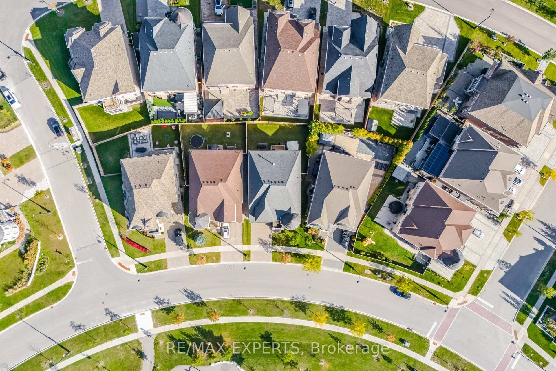 Photo 8 of 91 Woodgate Pines Drive, Vaughan, Kleinburg — HOMEH