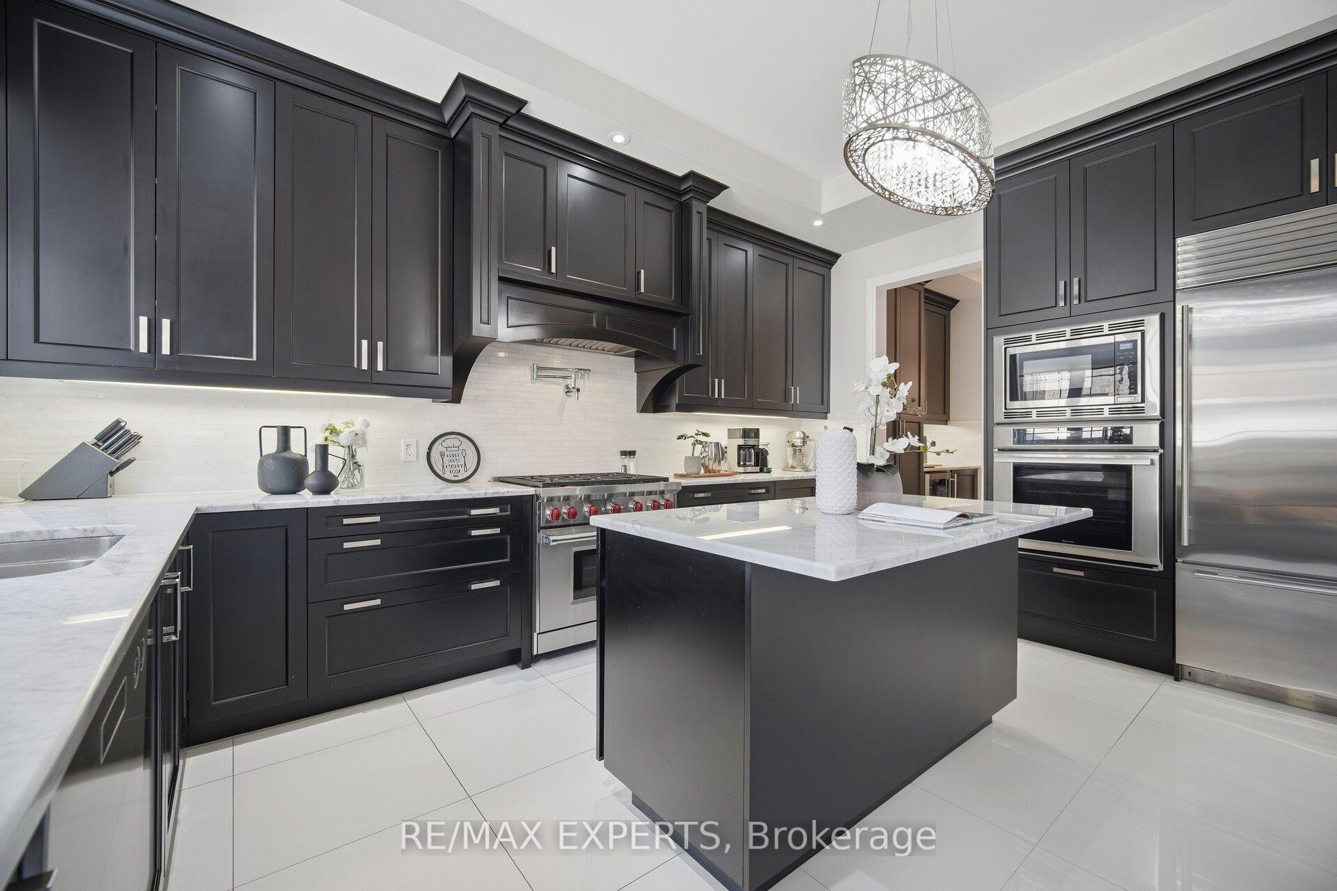 Photo 15 of 91 Woodgate Pines Drive, Vaughan, Kleinburg — HOMEH