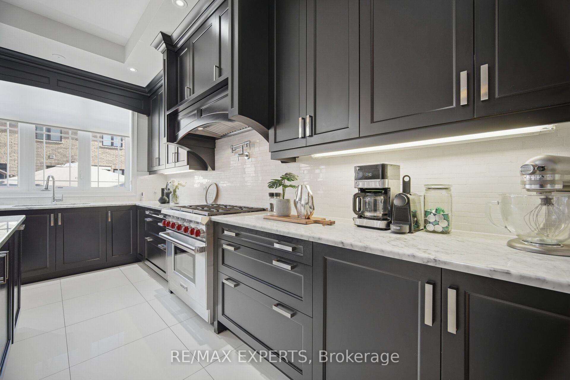 Photo 16 of 91 Woodgate Pines Drive, Vaughan, Kleinburg — HOMEH