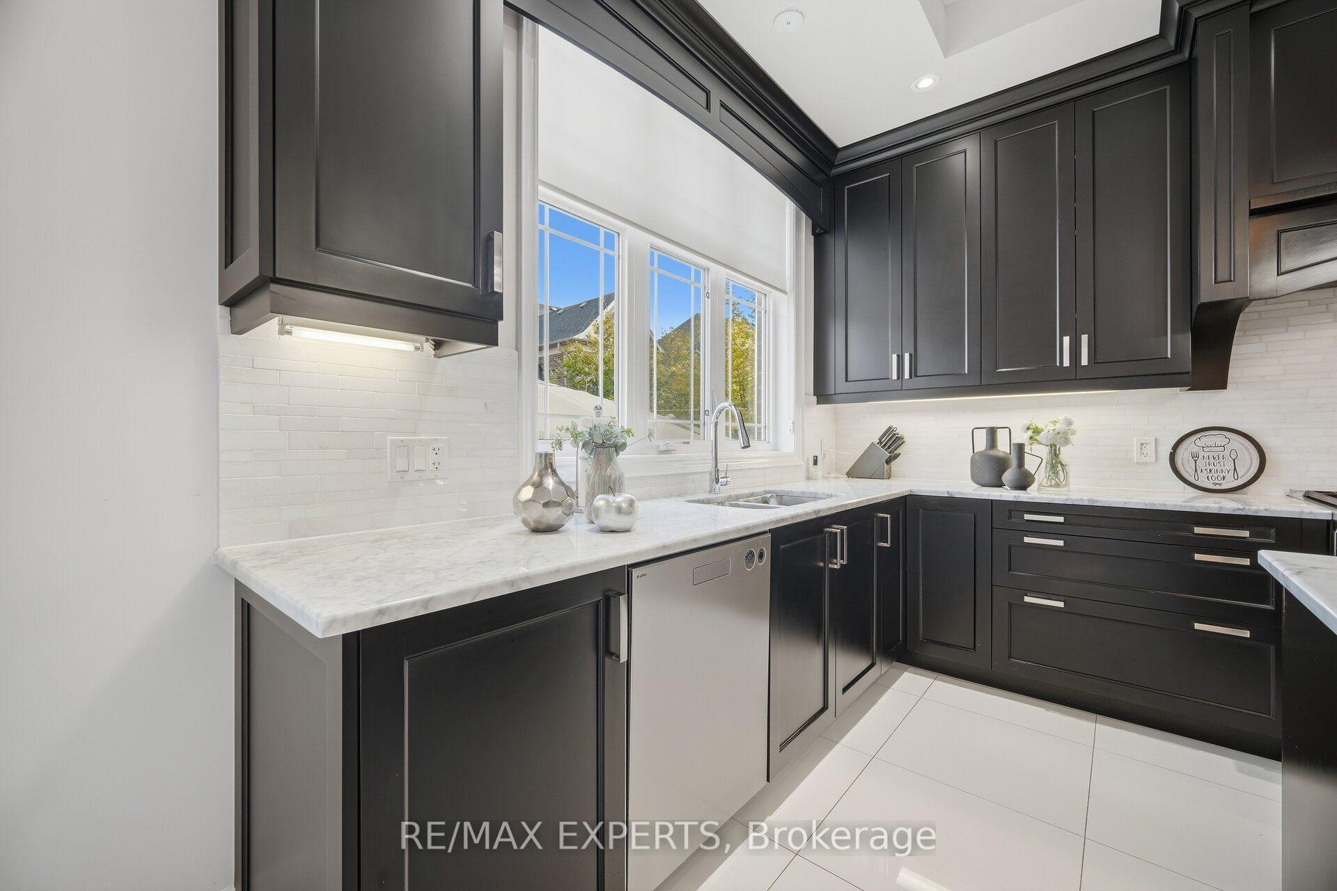 Photo 17 of 91 Woodgate Pines Drive, Vaughan, Kleinburg — HOMEH