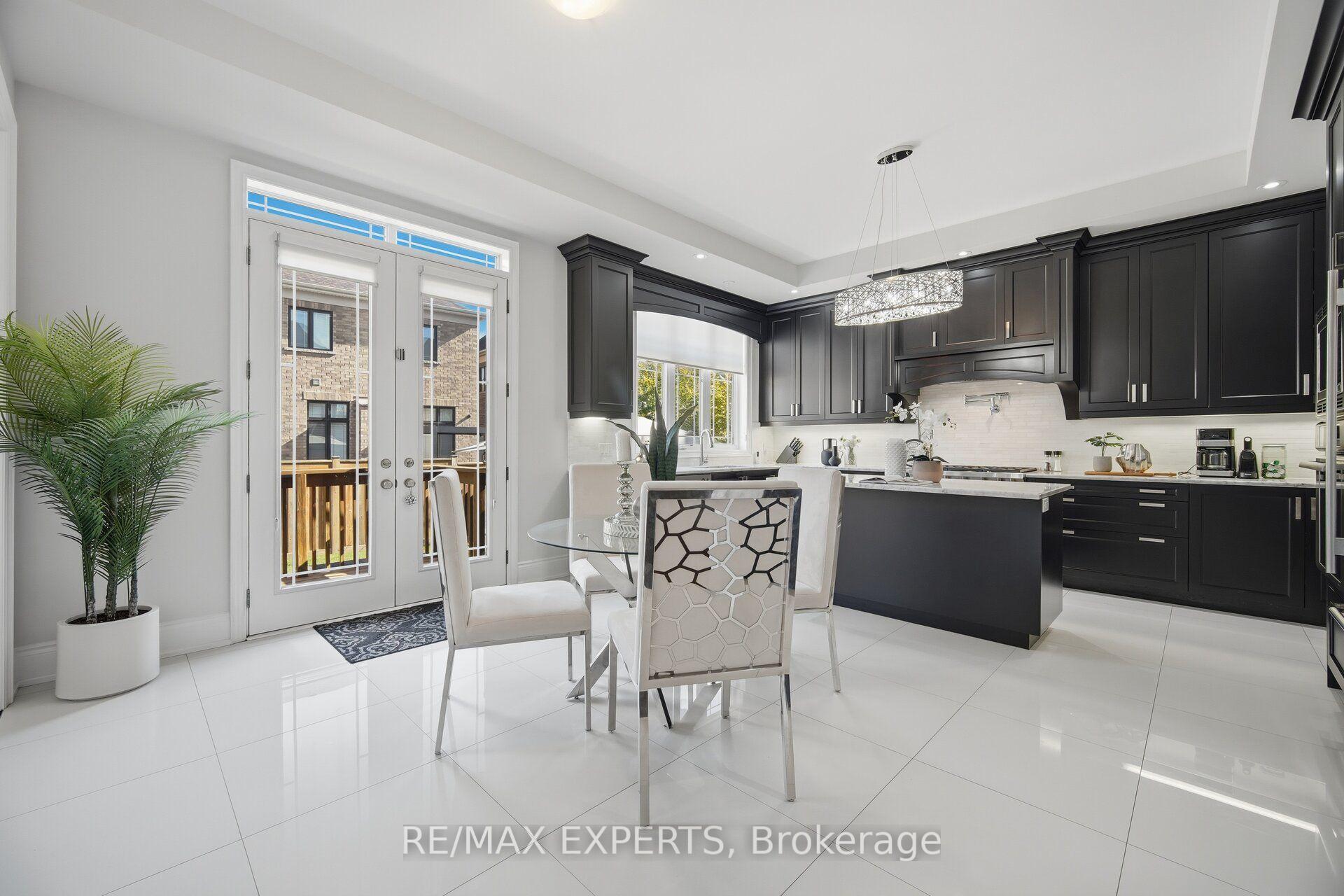 Photo 19 of 91 Woodgate Pines Drive, Vaughan, Kleinburg — HOMEH