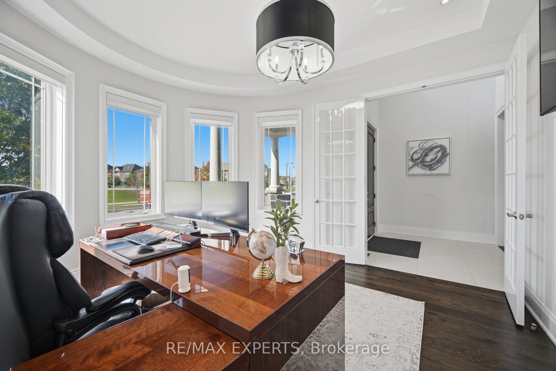 Photo 24 of 91 Woodgate Pines Drive, Vaughan, Kleinburg — HOMEH