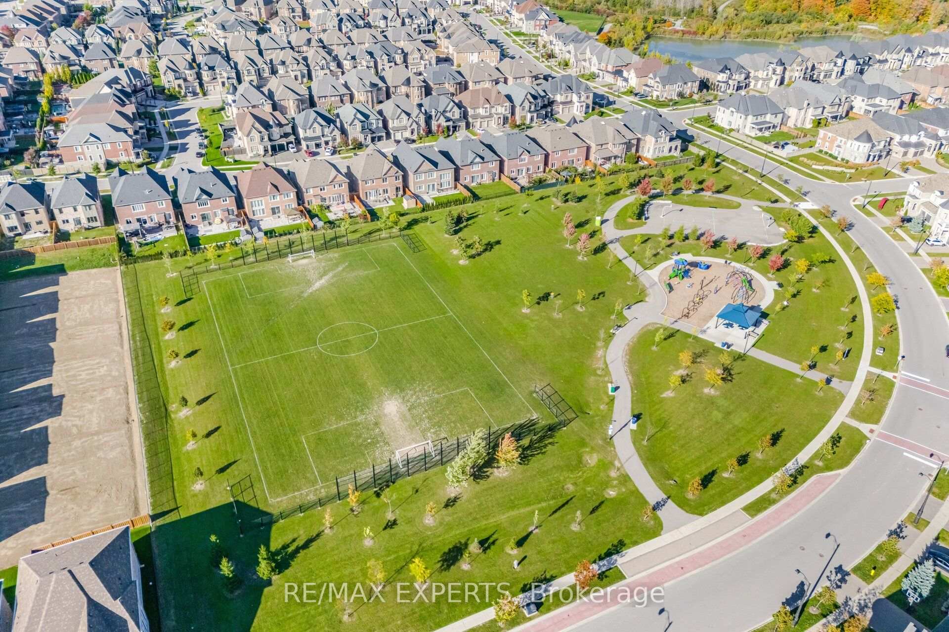 Photo 49 of 91 Woodgate Pines Drive, Vaughan, Kleinburg — HOMEH