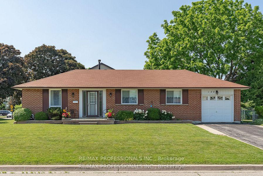 Photo 2 of Unit Lower, 124 Panter Crescent, Ajax, South West — HOMEH