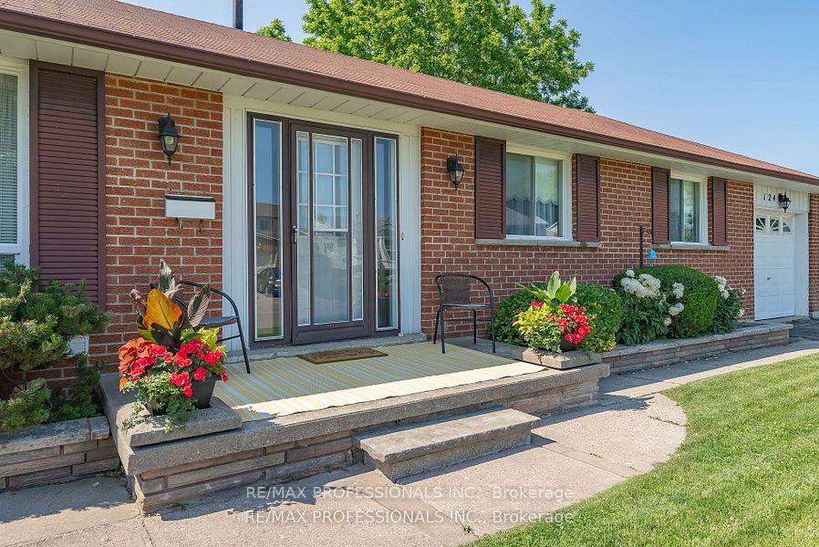 Photo 3 of Unit Lower, 124 Panter Crescent, Ajax, South West — HOMEH