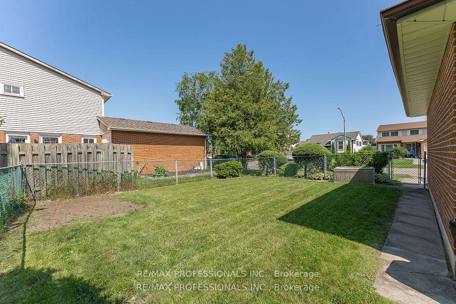 Photo 22 of Unit Lower, 124 Panter Crescent, Ajax, South West — HOMEH