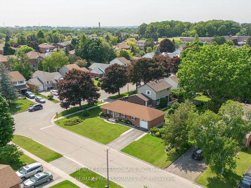 Photo 23 of Unit Lower, 124 Panter Crescent, Ajax, South West — HOMEH