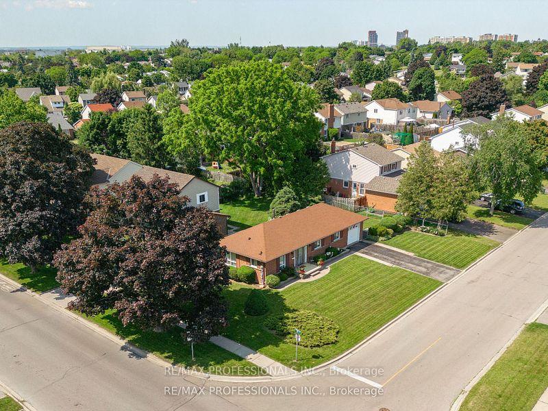 Photo 24 of Unit Lower, 124 Panter Crescent, Ajax, South West — HOMEH