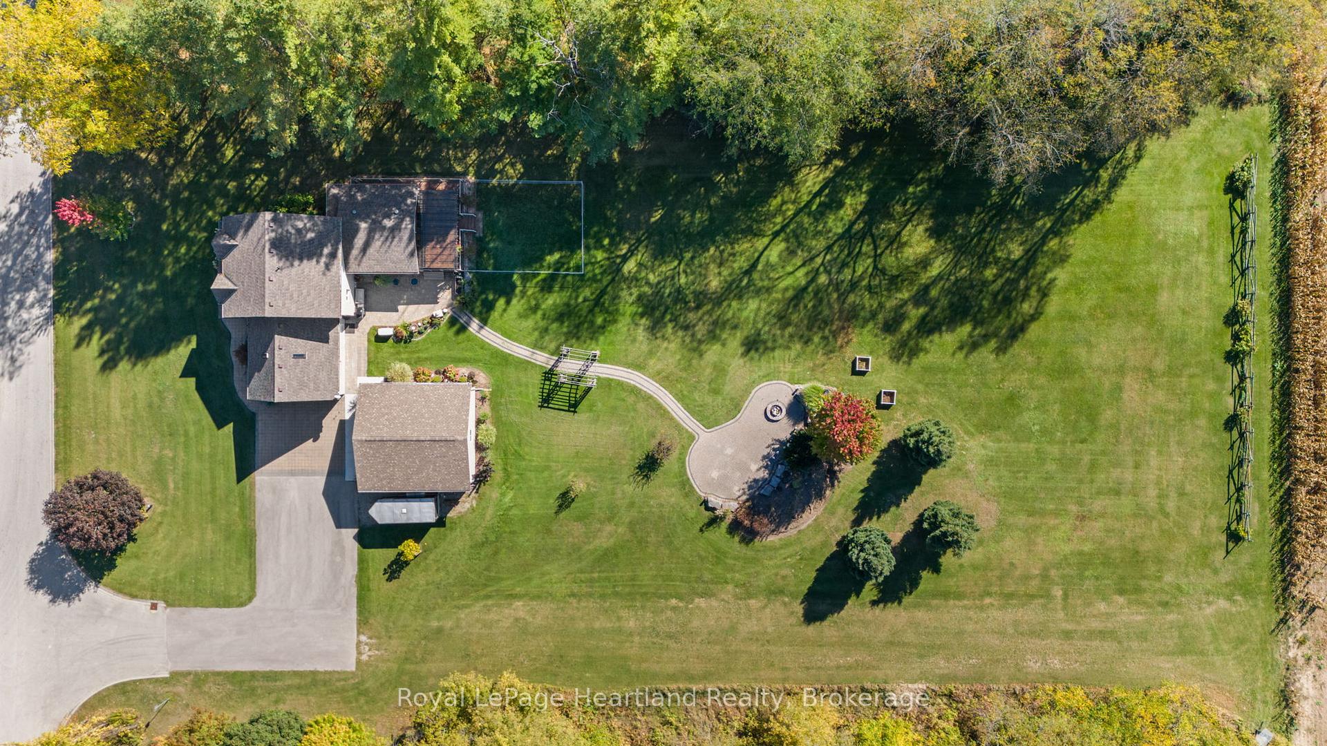 Photo 4 of 2044 Alma Street S, Howick — HOMEH