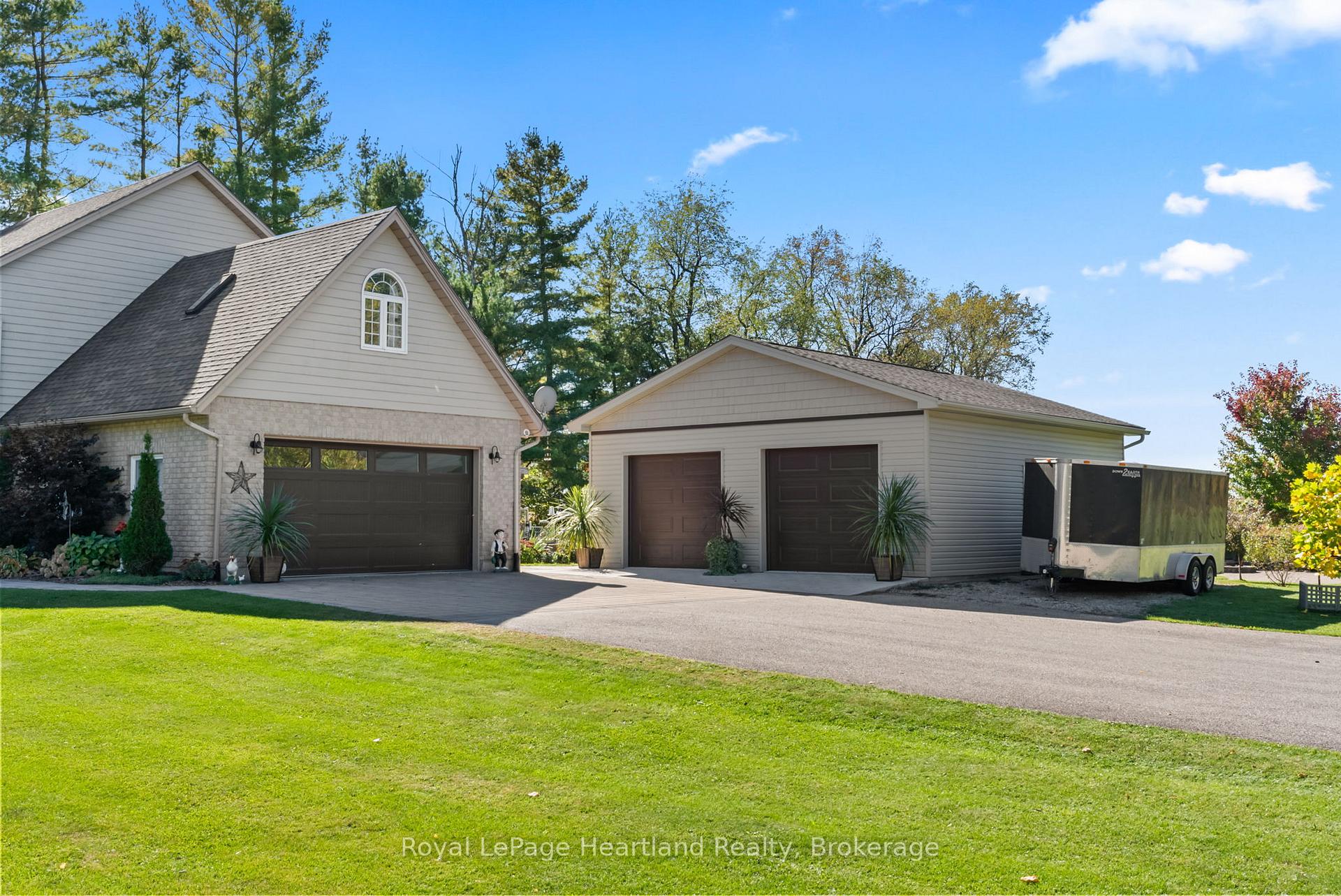 Photo 5 of 2044 Alma Street S, Howick — HOMEH