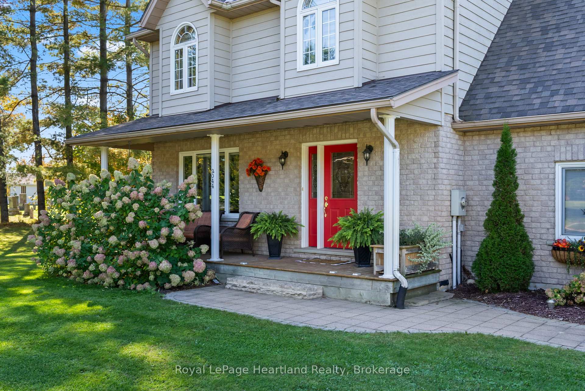 Photo 7 of 2044 Alma Street S, Howick — HOMEH