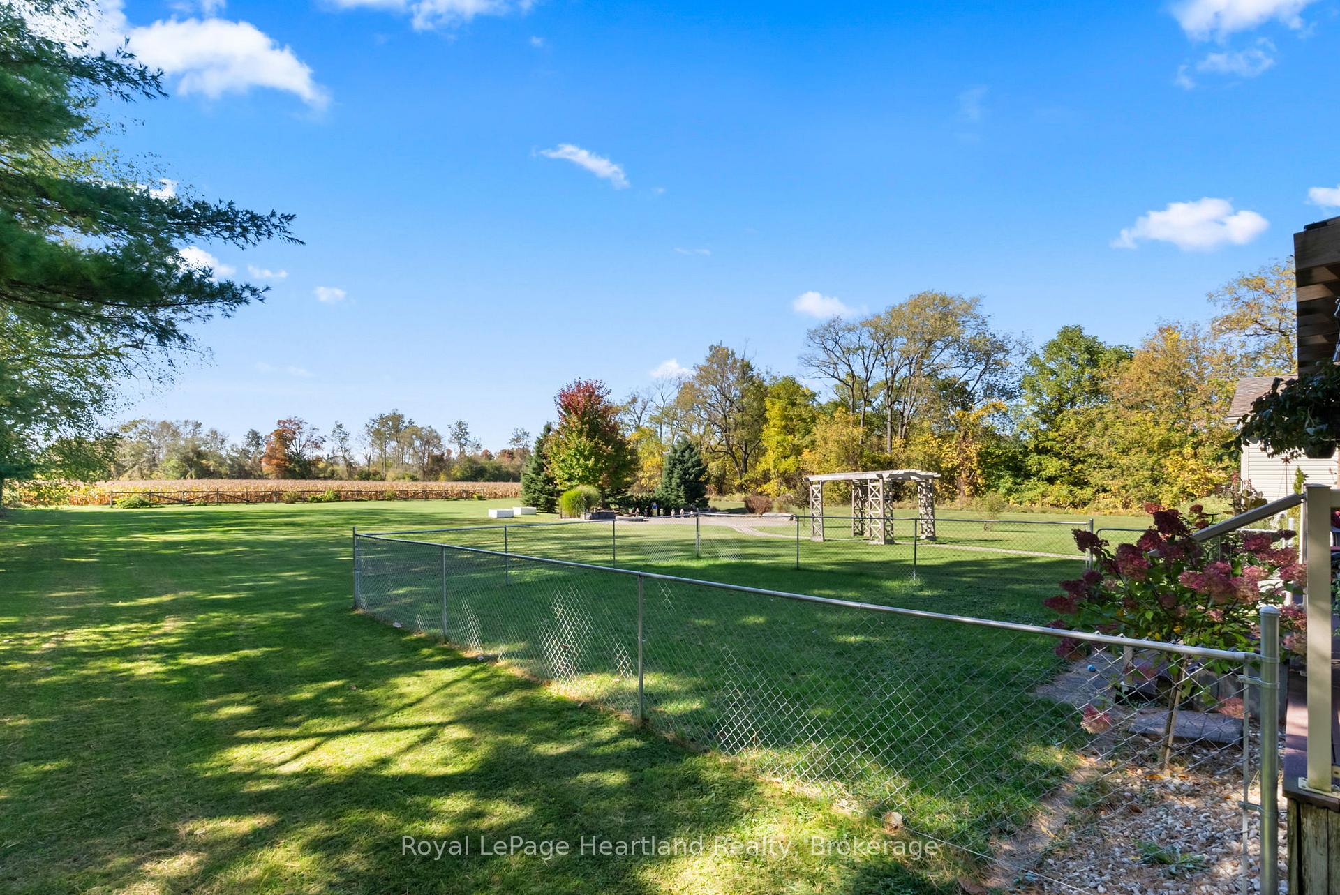 Photo 10 of 2044 Alma Street S, Howick — HOMEH