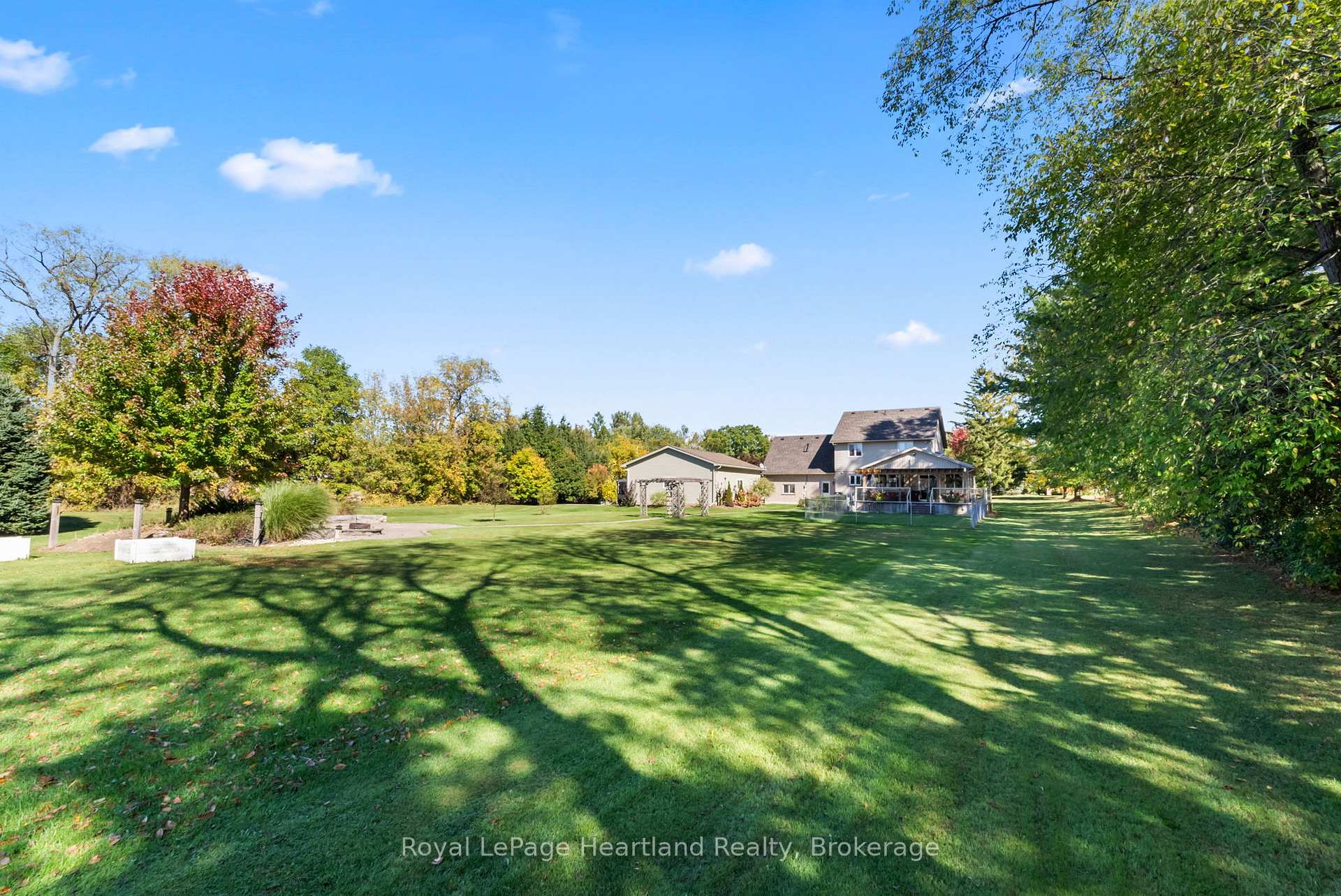 Photo 12 of 2044 Alma Street S, Howick — HOMEH
