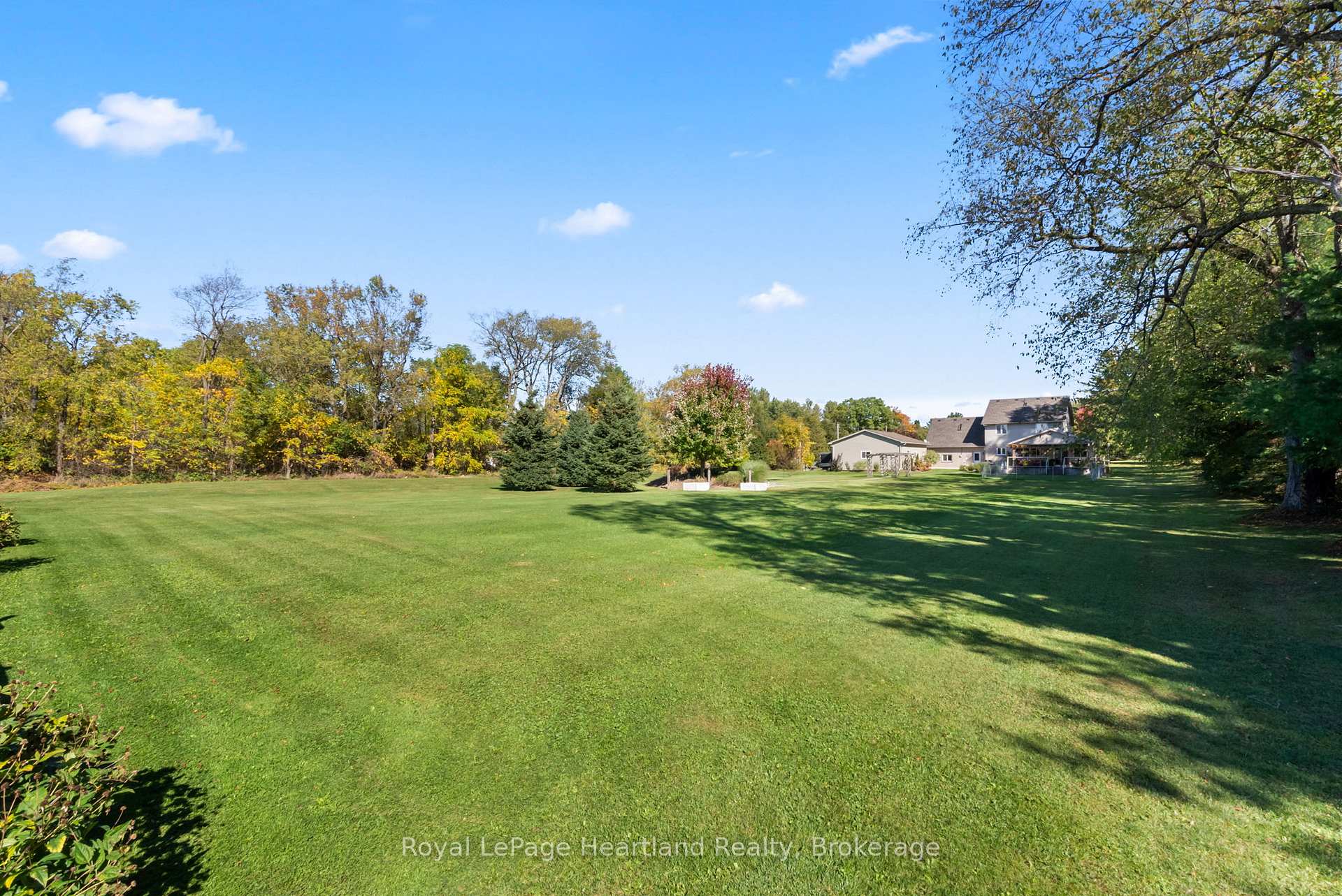 Photo 13 of 2044 Alma Street S, Howick — HOMEH