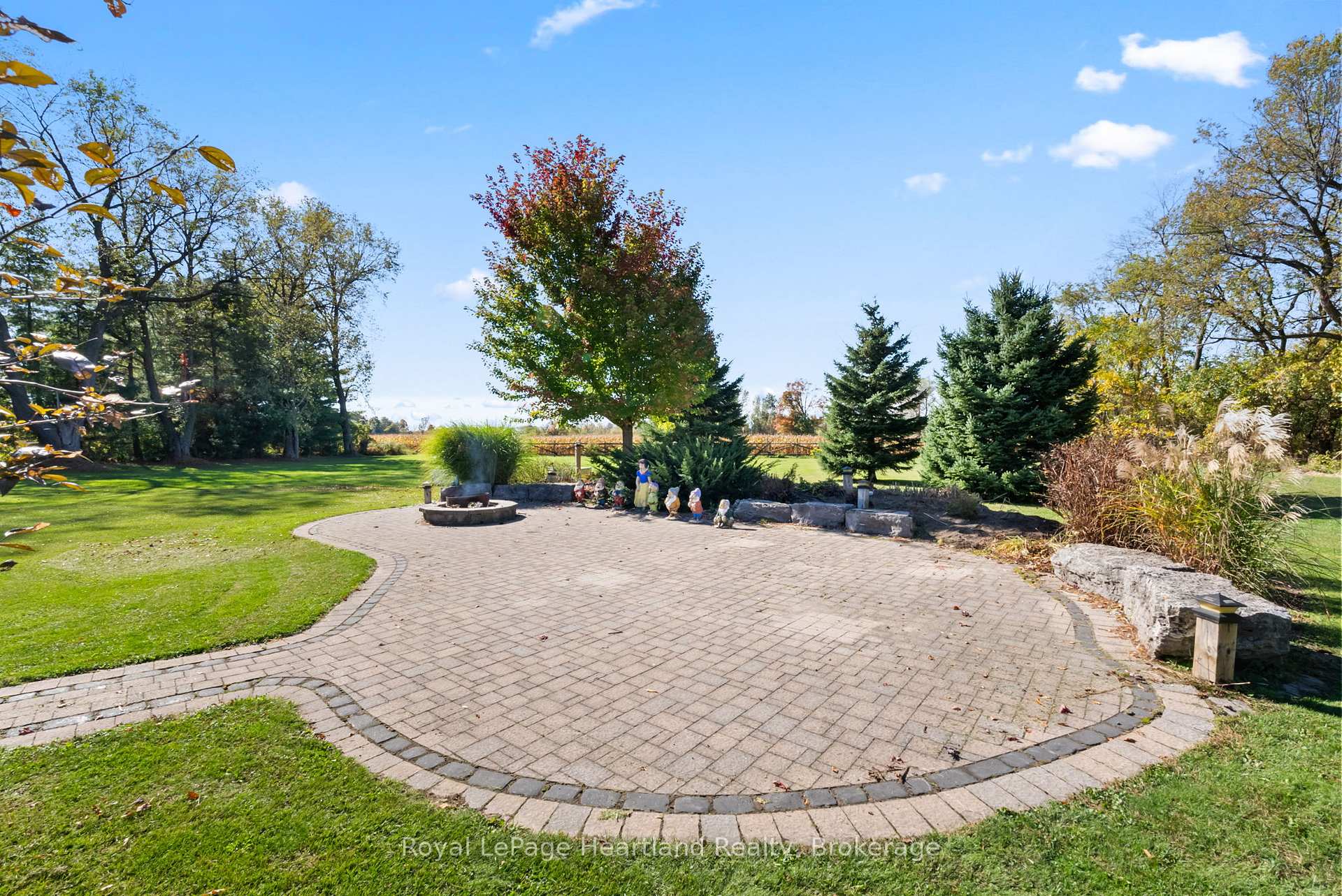 Photo 14 of 2044 Alma Street S, Howick — HOMEH