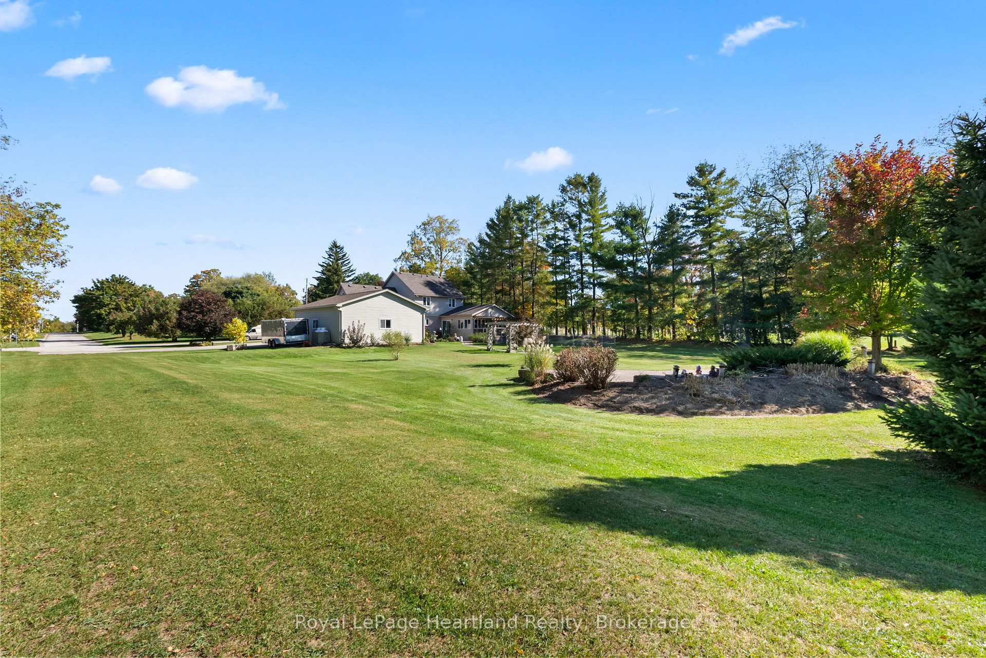 Photo 16 of 2044 Alma Street S, Howick — HOMEH