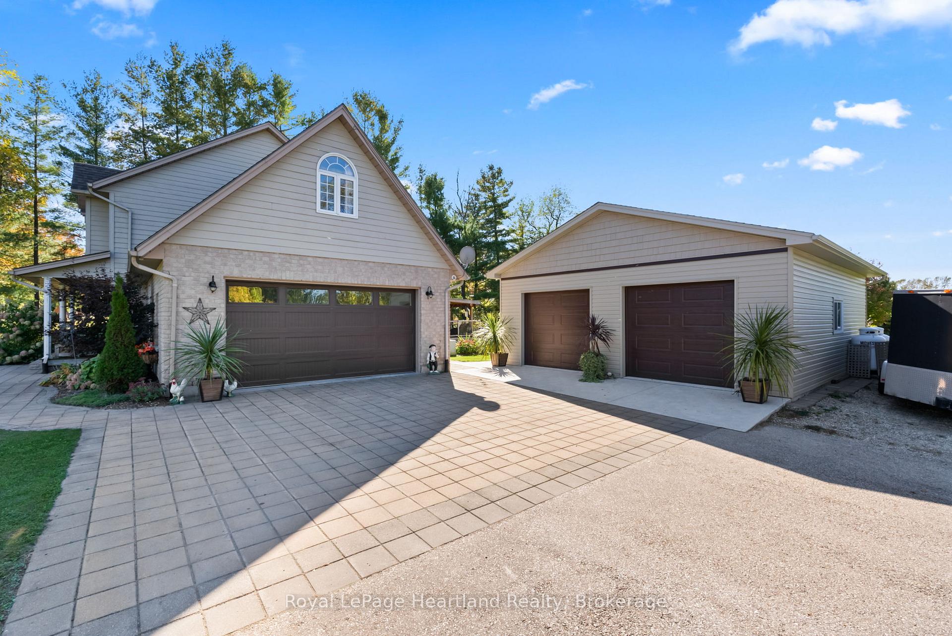 Photo 17 of 2044 Alma Street S, Howick — HOMEH