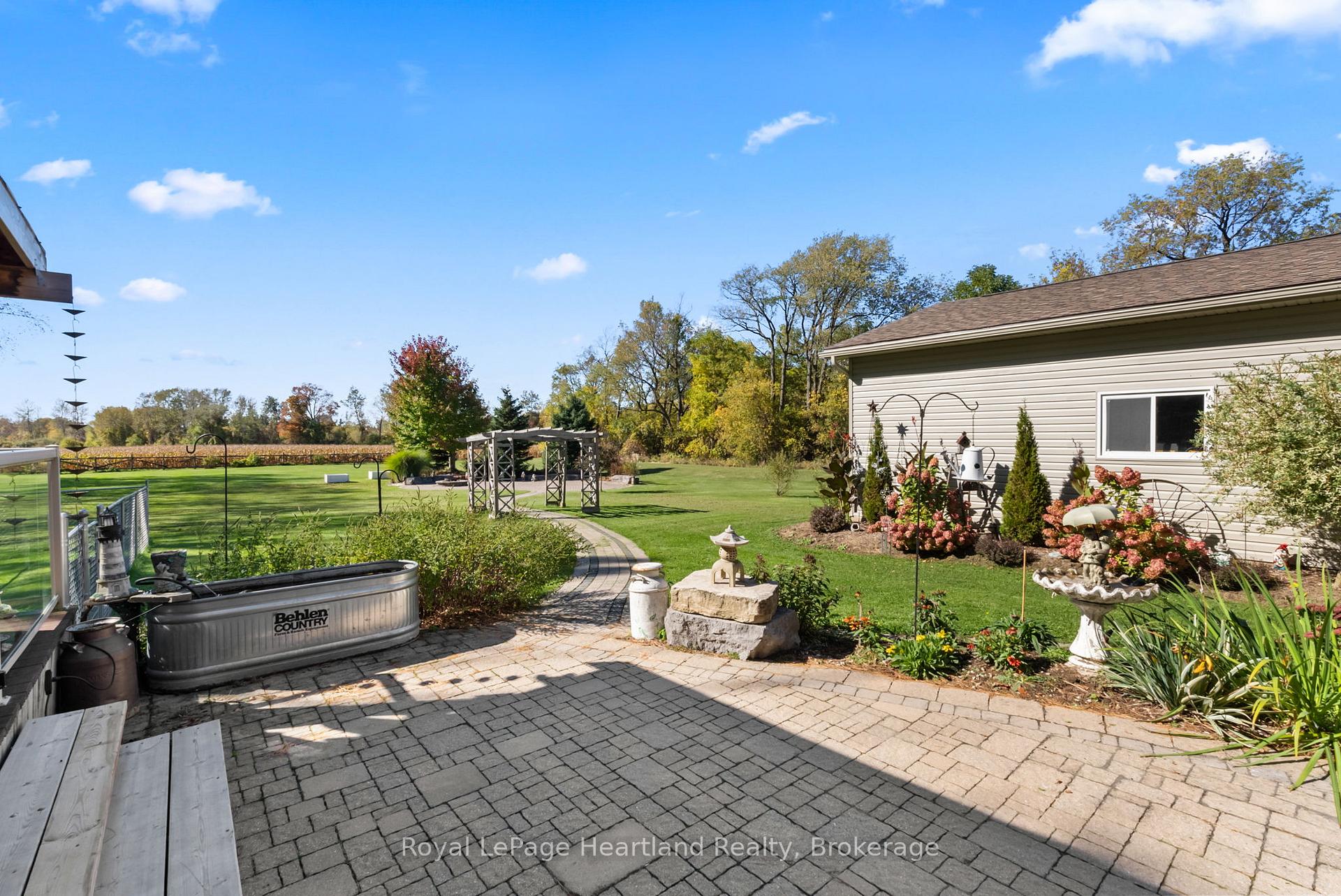 Photo 18 of 2044 Alma Street S, Howick — HOMEH